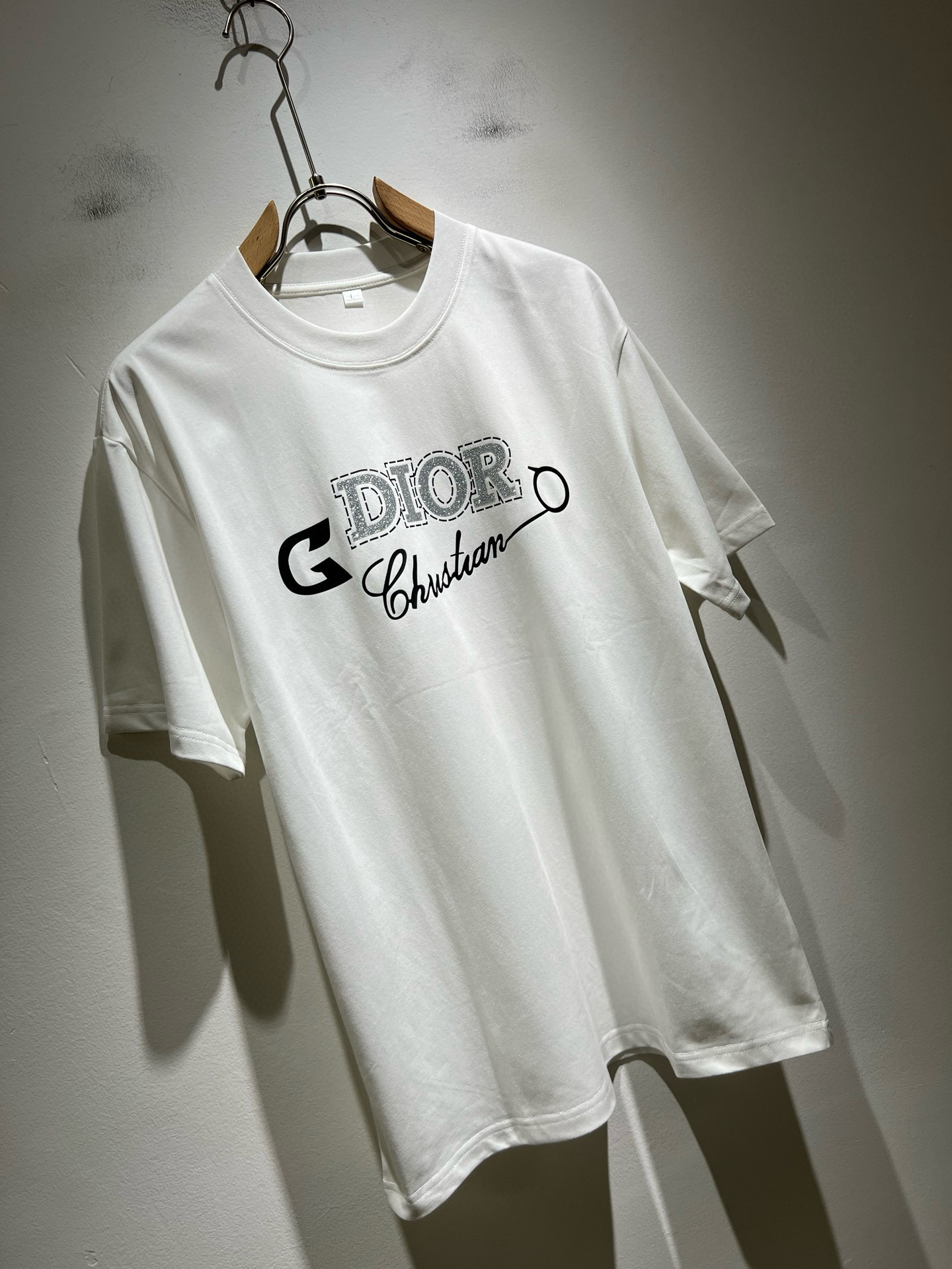 Dio*迪家 2026春夏新款男女同款👫短袖T恤，专柜同步发售！定制专属260克纯棉面料，定制原版工艺螺