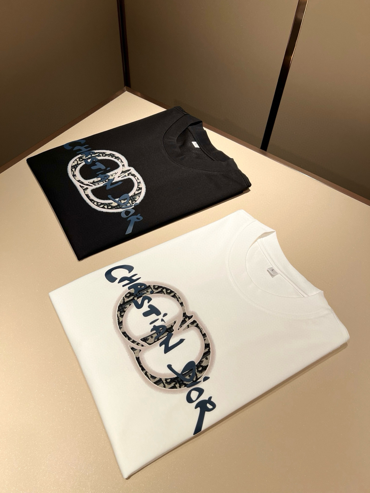 Dio*迪家 2026春夏新款男女同款👫短袖T恤，专柜同步发售！定制专属260克纯棉面料，定制原版工艺螺