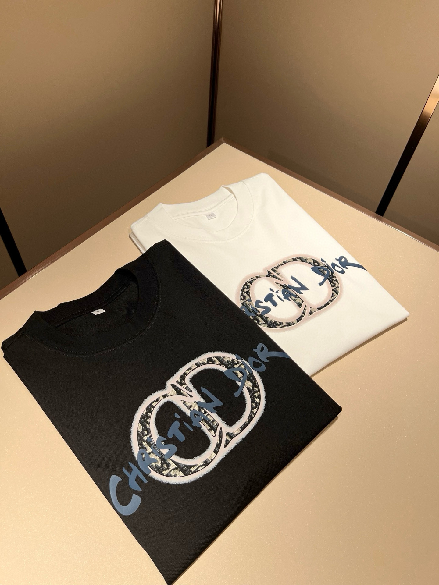 Dio*迪家 2026春夏新款男女同款👫短袖T恤，专柜同步发售！定制专属260克纯棉面料，定制原版工艺螺