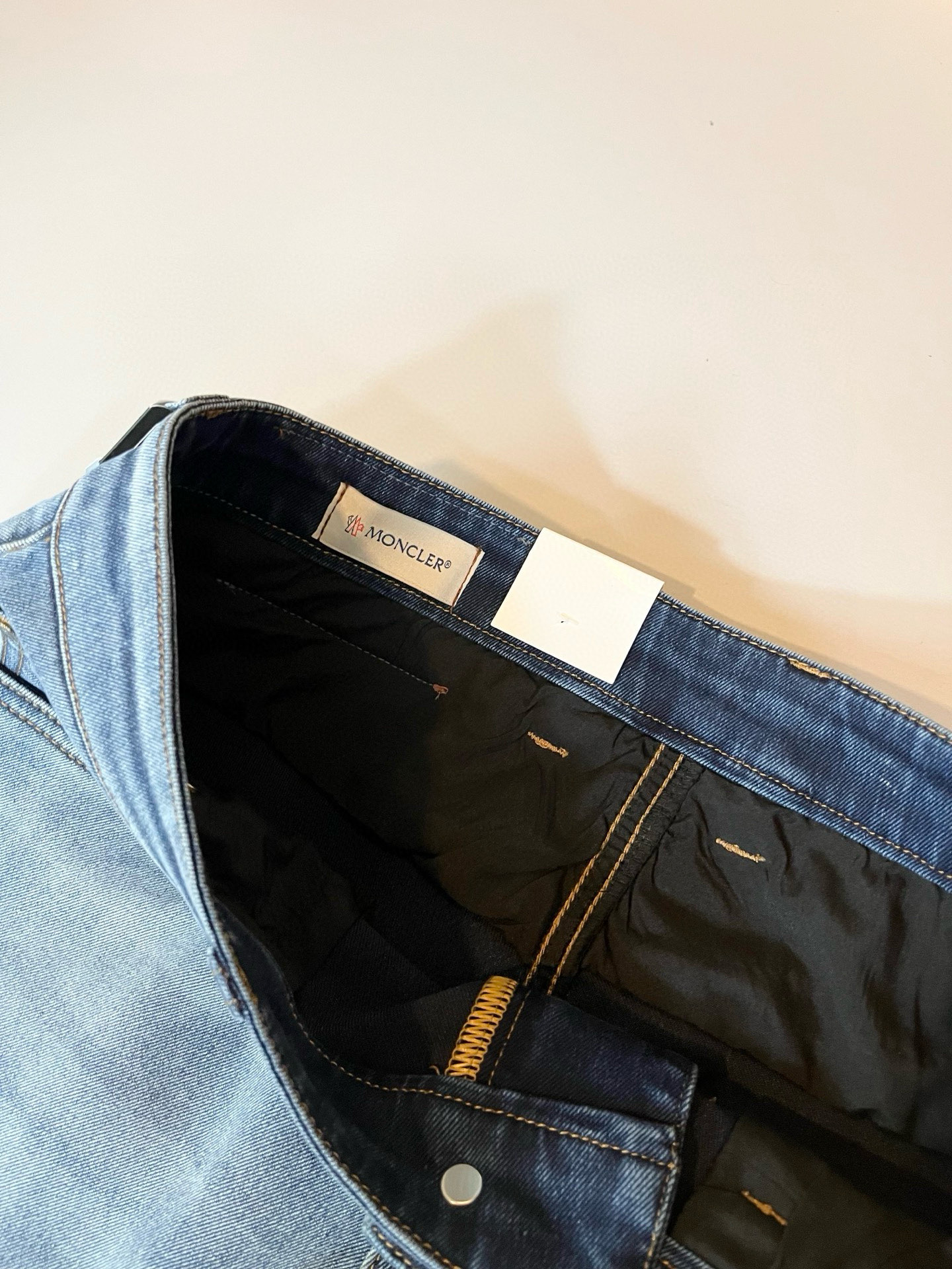 MONC蒙*口2026春夏新款牛仔裤，贸易公司渠道稀出，同步官网发售！M稀缺渠道订单臻品，品质控闭眼收走