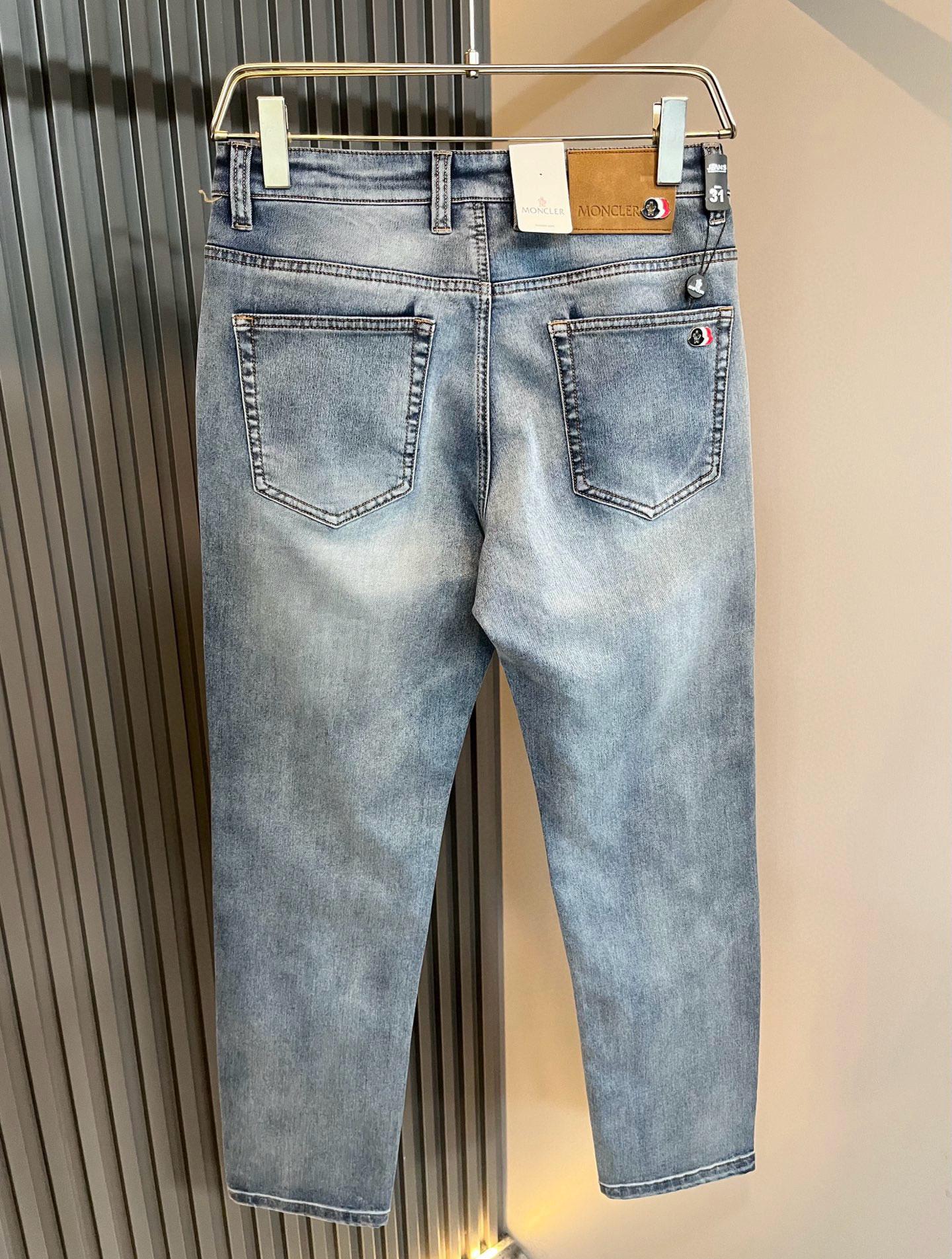MONC蒙*口2026春夏新款牛仔裤，贸易公司渠道稀出，同步官网发售！M稀缺渠道订单臻品，品质控闭眼收走