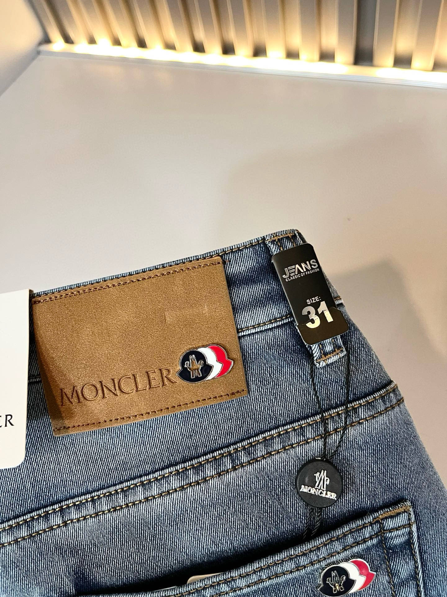 MONC蒙*口2026春夏新款牛仔裤，贸易公司渠道稀出，同步官网发售！M稀缺渠道订单臻品，品质控闭眼收走