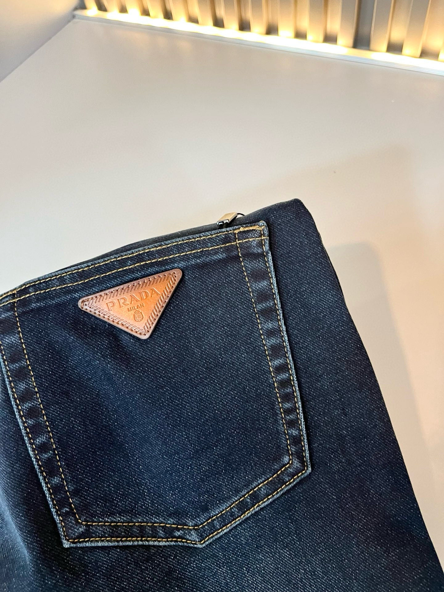 PRA*DA 普拉达 2026春夏新品发售！牛仔高级百搭实用主义不哗众取宠！港澳台地区限定款！！立体裁剪