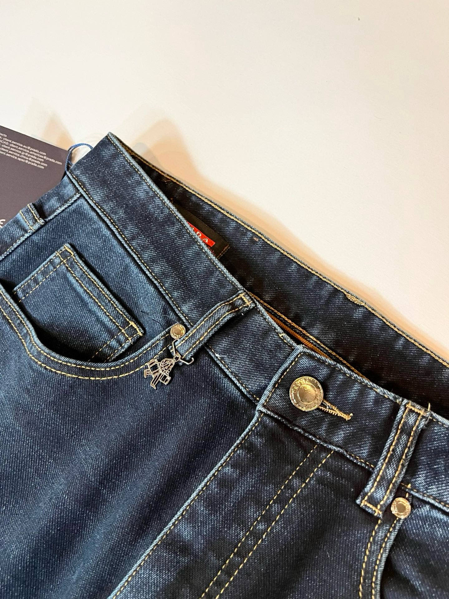 PRA*DA 普拉达 2026春夏新品发售！牛仔高级百搭实用主义不哗众取宠！港澳台地区限定款！！立体裁剪