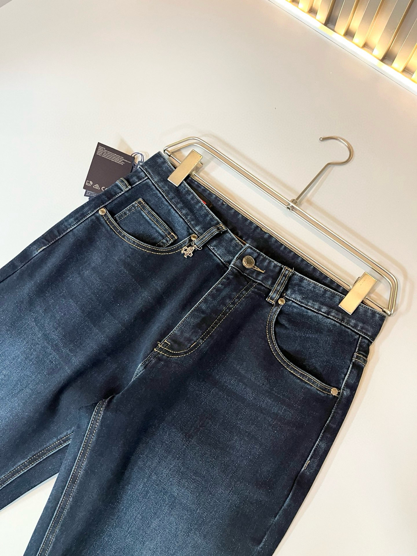 PRA*DA 普拉达 2026春夏新品发售！牛仔高级百搭实用主义不哗众取宠！港澳台地区限定款！！立体裁剪