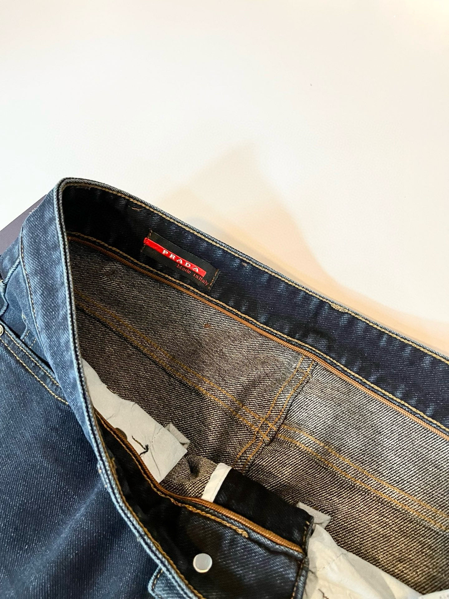 PRA*DA 普拉达 2026春夏新品发售！牛仔高级百搭实用主义不哗众取宠！港澳台地区限定款！！立体裁剪