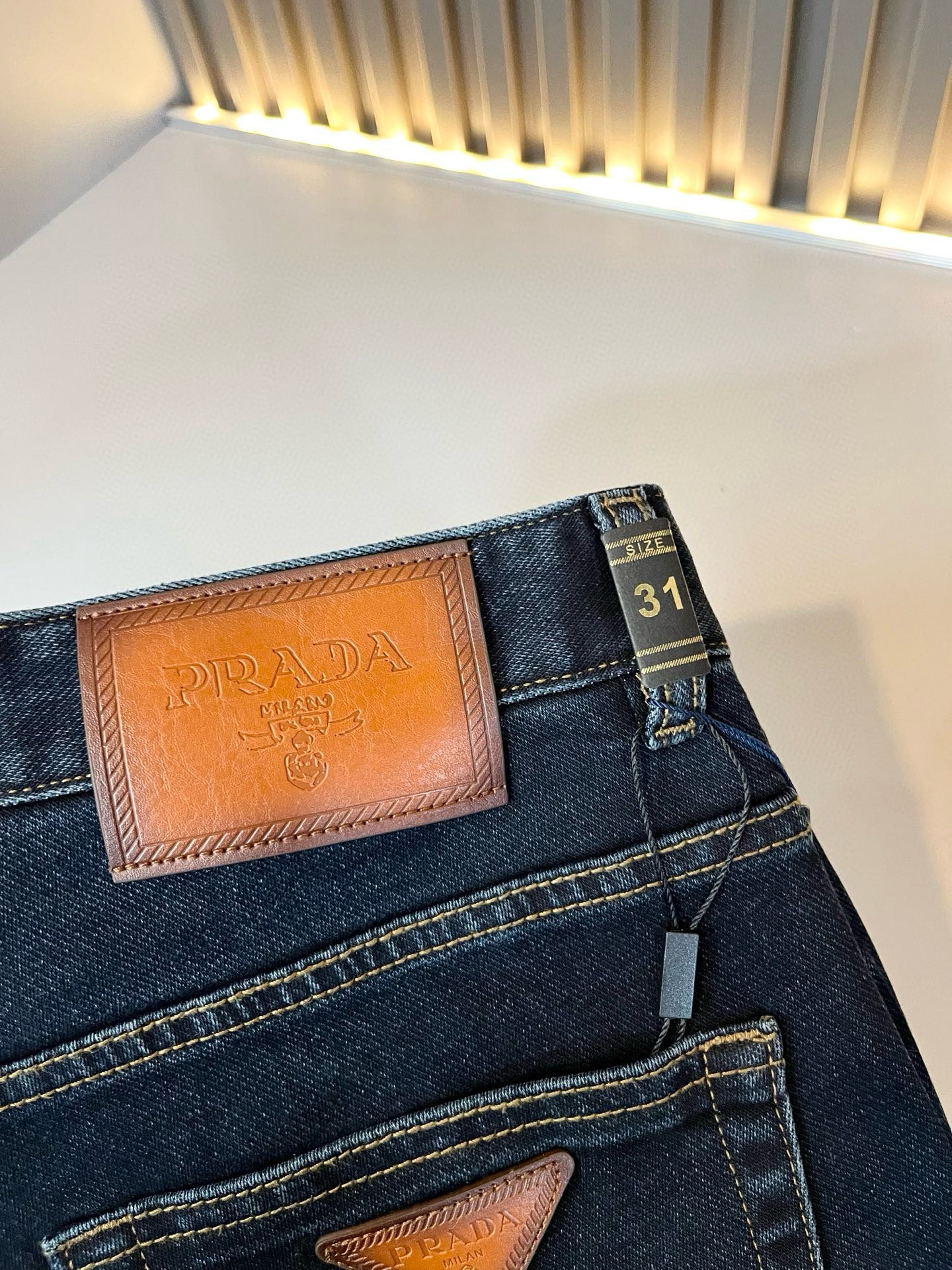 PRA*DA 普拉达 2026春夏新品发售！牛仔高级百搭实用主义不哗众取宠！港澳台地区限定款！！立体裁剪