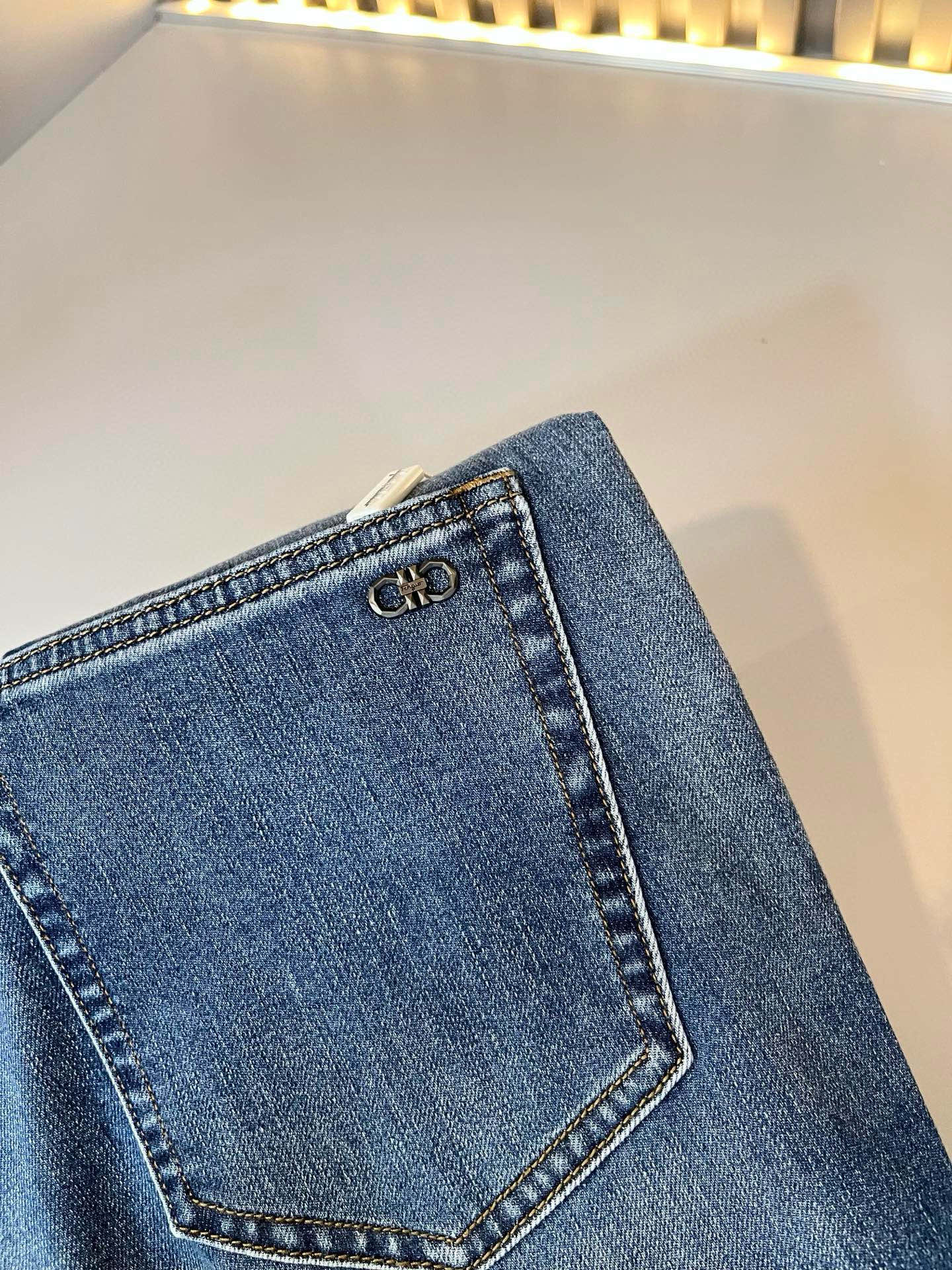 Ferraga*mo菲拉*慕2026春夏新款男款休闲小直筒牛仔裤 原单品质，原单品质高端时尚休闲水洗牛仔