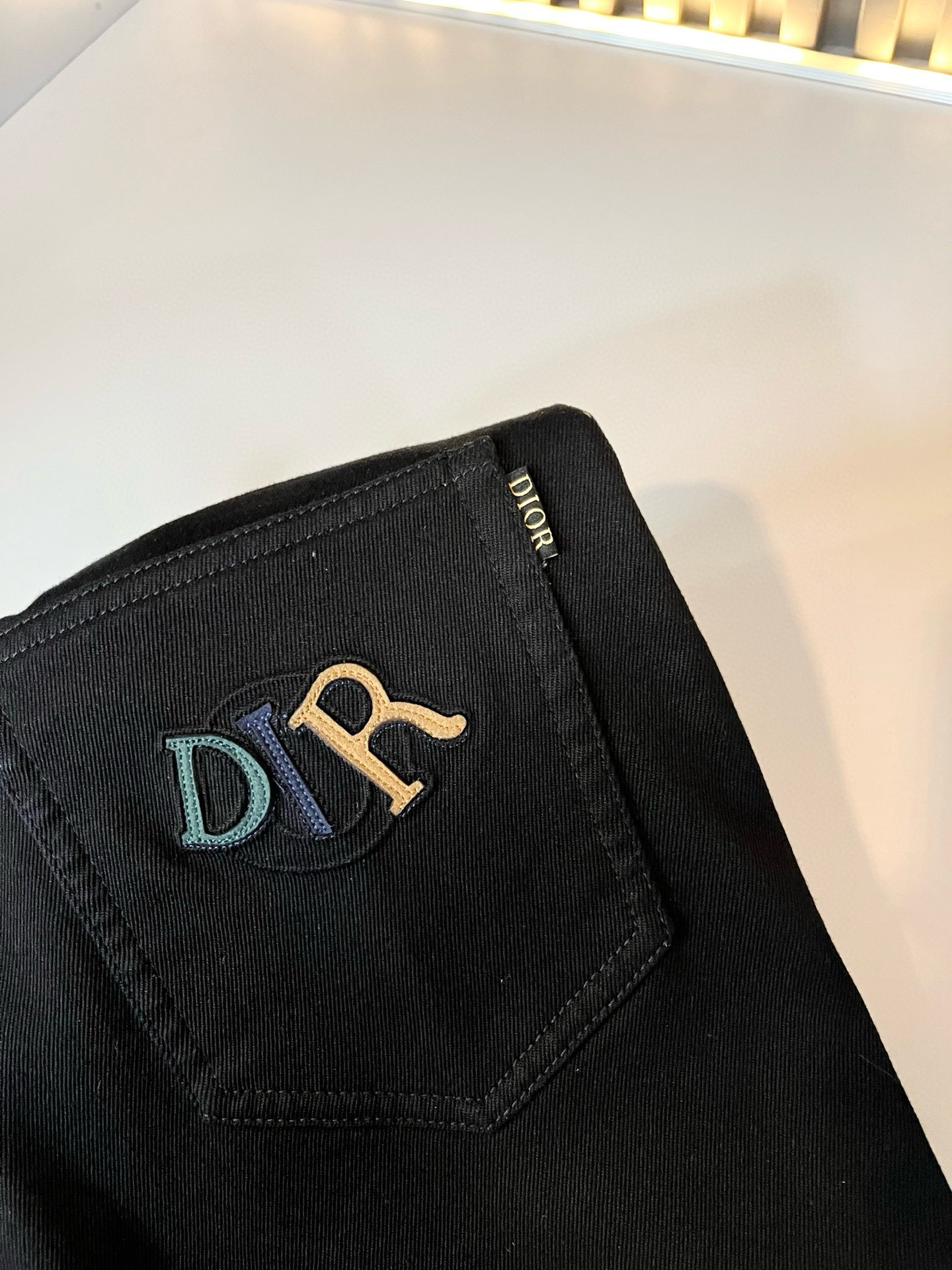 Dio*r 迪家 2026春夏男士水洗小直筒牛仔裤！贸易公司渠道牛货，品相超赞，时尚圈万能的百搭裤王，欧