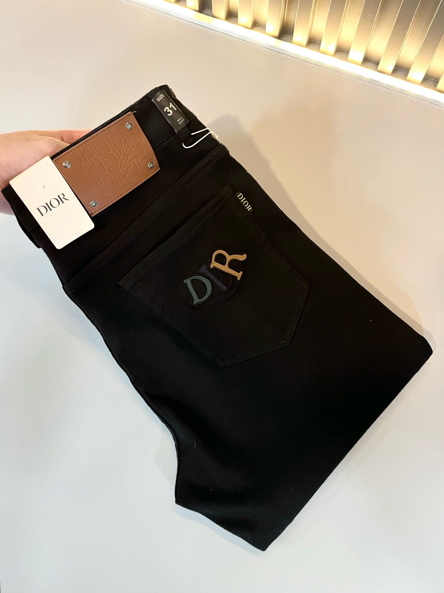 Dio*r 迪家 2026春夏男士水洗小直筒牛仔裤！贸易公司渠道牛货，品相超赞，时尚圈万能的百搭裤王，欧