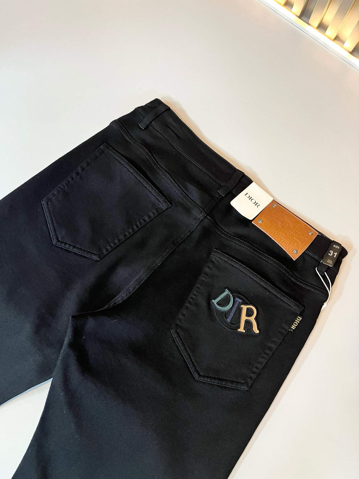 Dio*r 迪家 2026春夏男士水洗小直筒牛仔裤！贸易公司渠道牛货，品相超赞，时尚圈万能的百搭裤王，欧