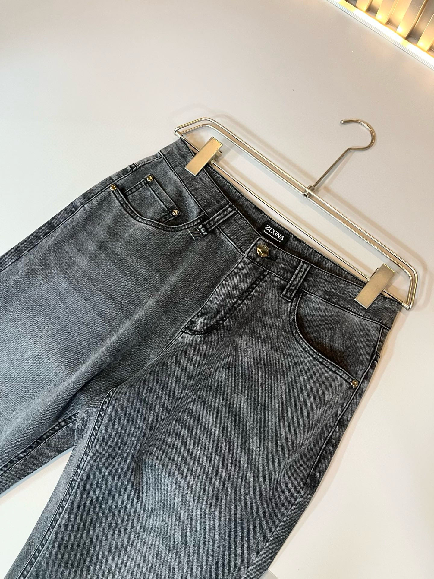 Zegna 杰尼亚 2026春夏新款男士休闲牛仔裤，压轴的渠道货出现了！！柜台同步销售！ 毫不夸张的说，