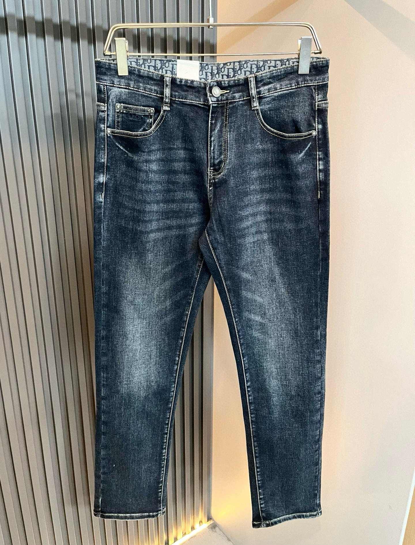 Dio*r 迪家 2026春夏男士水洗小直筒牛仔裤！贸易公司渠道牛货，品相超赞，时尚圈万能的百搭裤王，欧