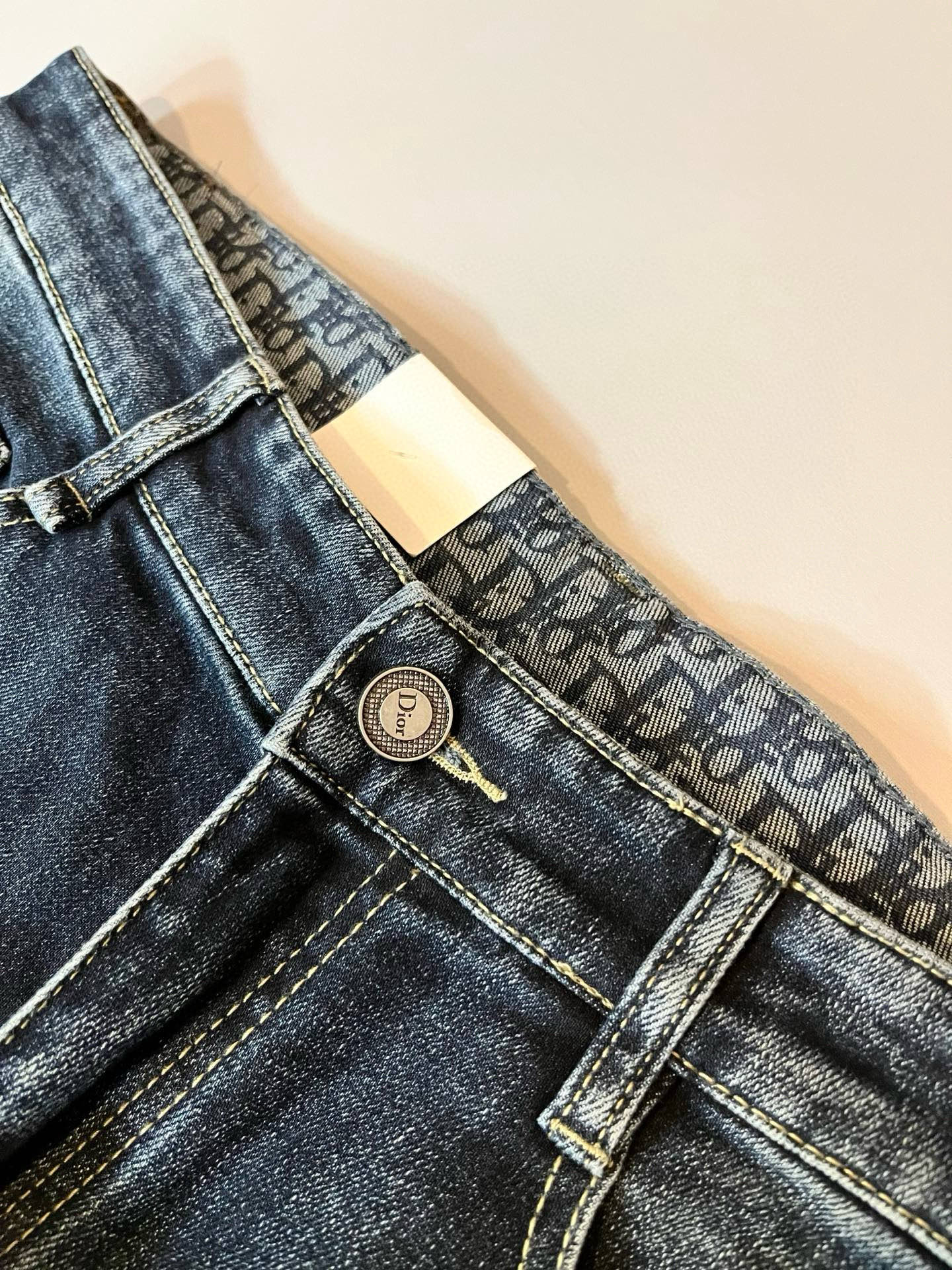 Dio*r 迪家 2026春夏男士水洗小直筒牛仔裤！贸易公司渠道牛货，品相超赞，时尚圈万能的百搭裤王，欧