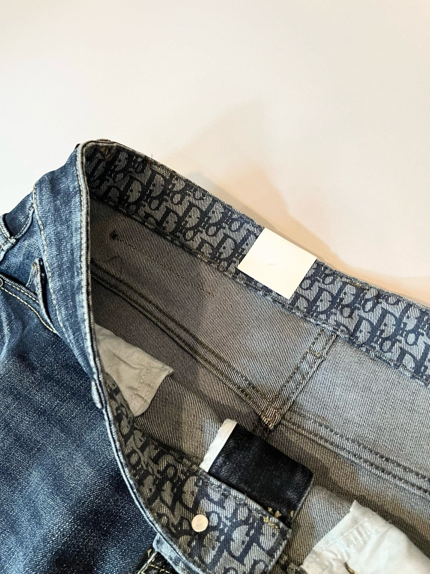 Dio*r 迪家 2026春夏男士水洗小直筒牛仔裤！贸易公司渠道牛货，品相超赞，时尚圈万能的百搭裤王，欧