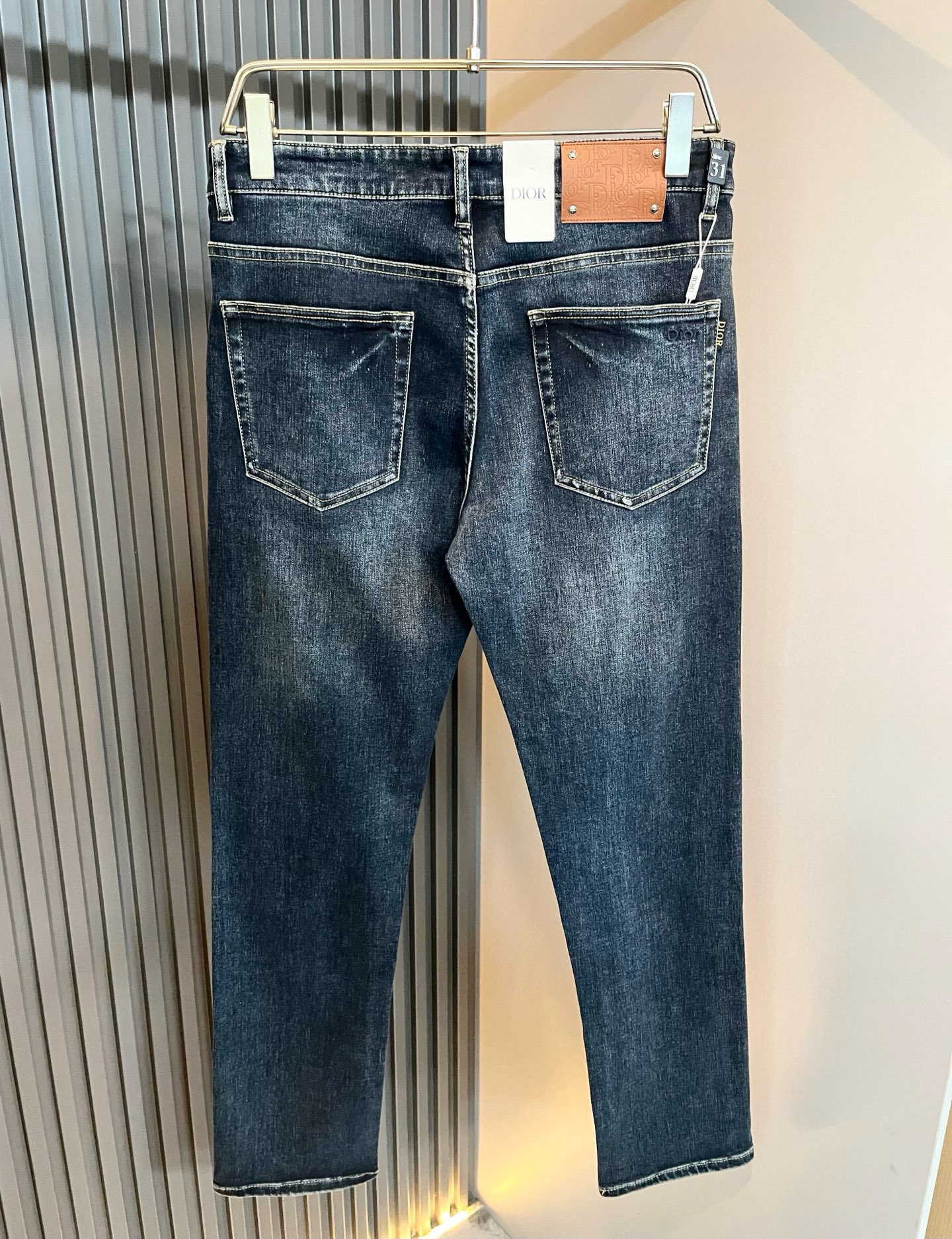 Dio*r 迪家 2026春夏男士水洗小直筒牛仔裤！贸易公司渠道牛货，品相超赞，时尚圈万能的百搭裤王，欧