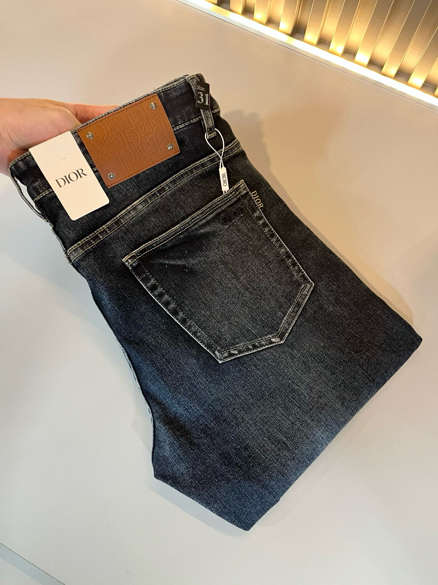 Dio*r 迪家 2026春夏男士水洗小直筒牛仔裤！贸易公司渠道牛货，品相超赞，时尚圈万能的百搭裤王，欧