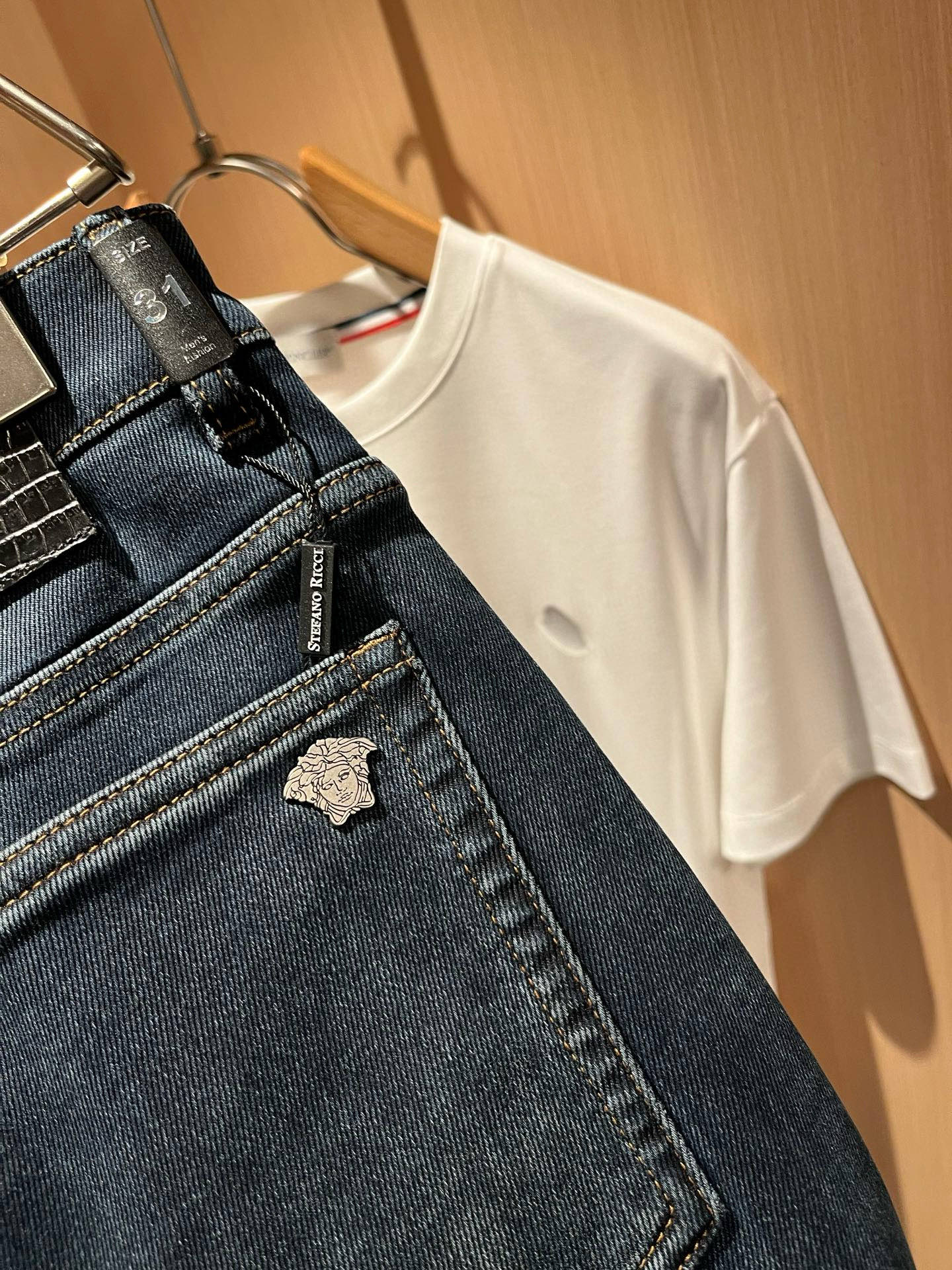 Versa*e范*哲 2026春夏新款经典男士休闲牛仔裤、代工厂出品，出口欧美订单，官柜同步发售！！客供