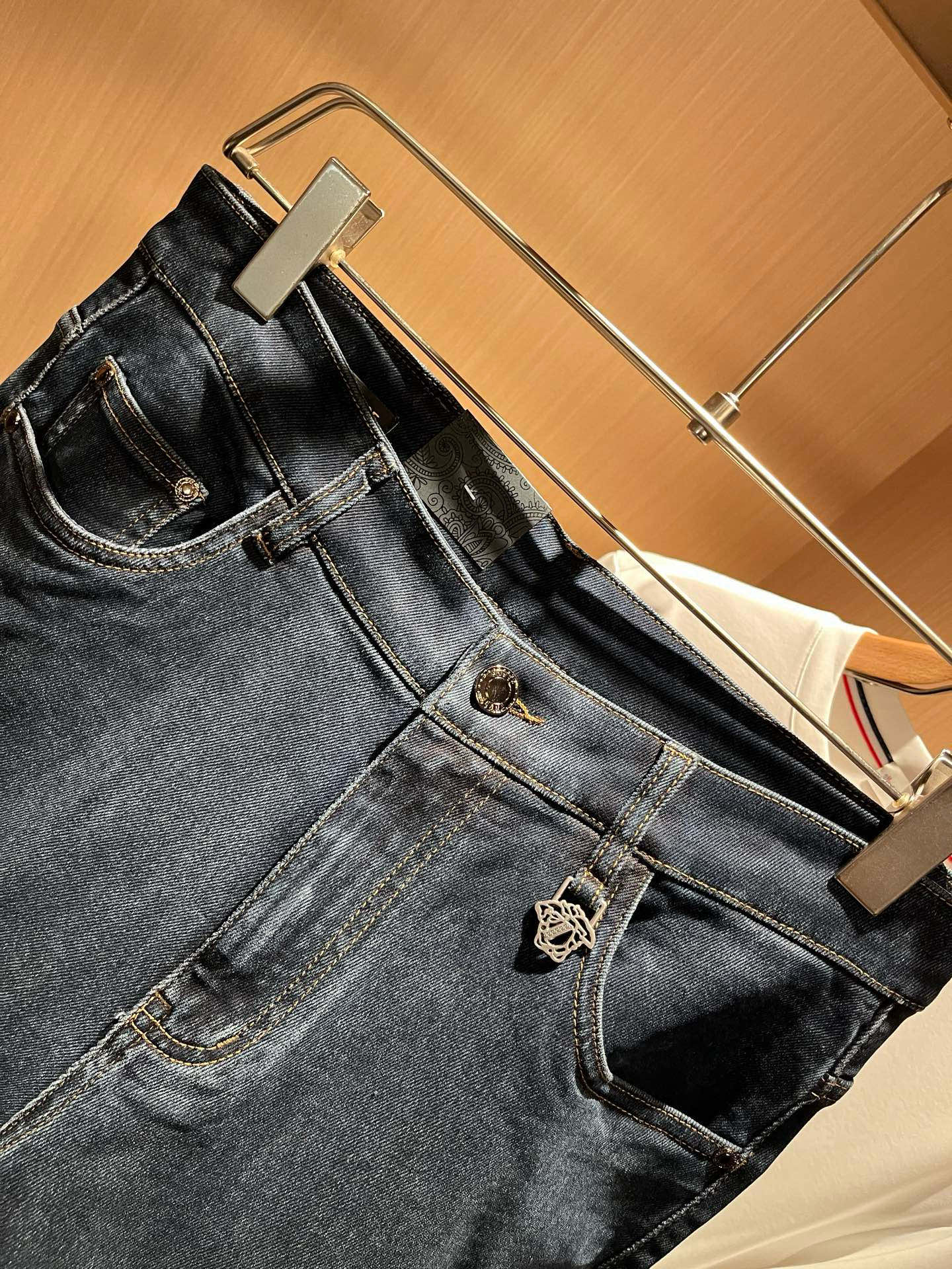 Versa*e范*哲 2026春夏新款经典男士休闲牛仔裤、代工厂出品，出口欧美订单，官柜同步发售！！客供