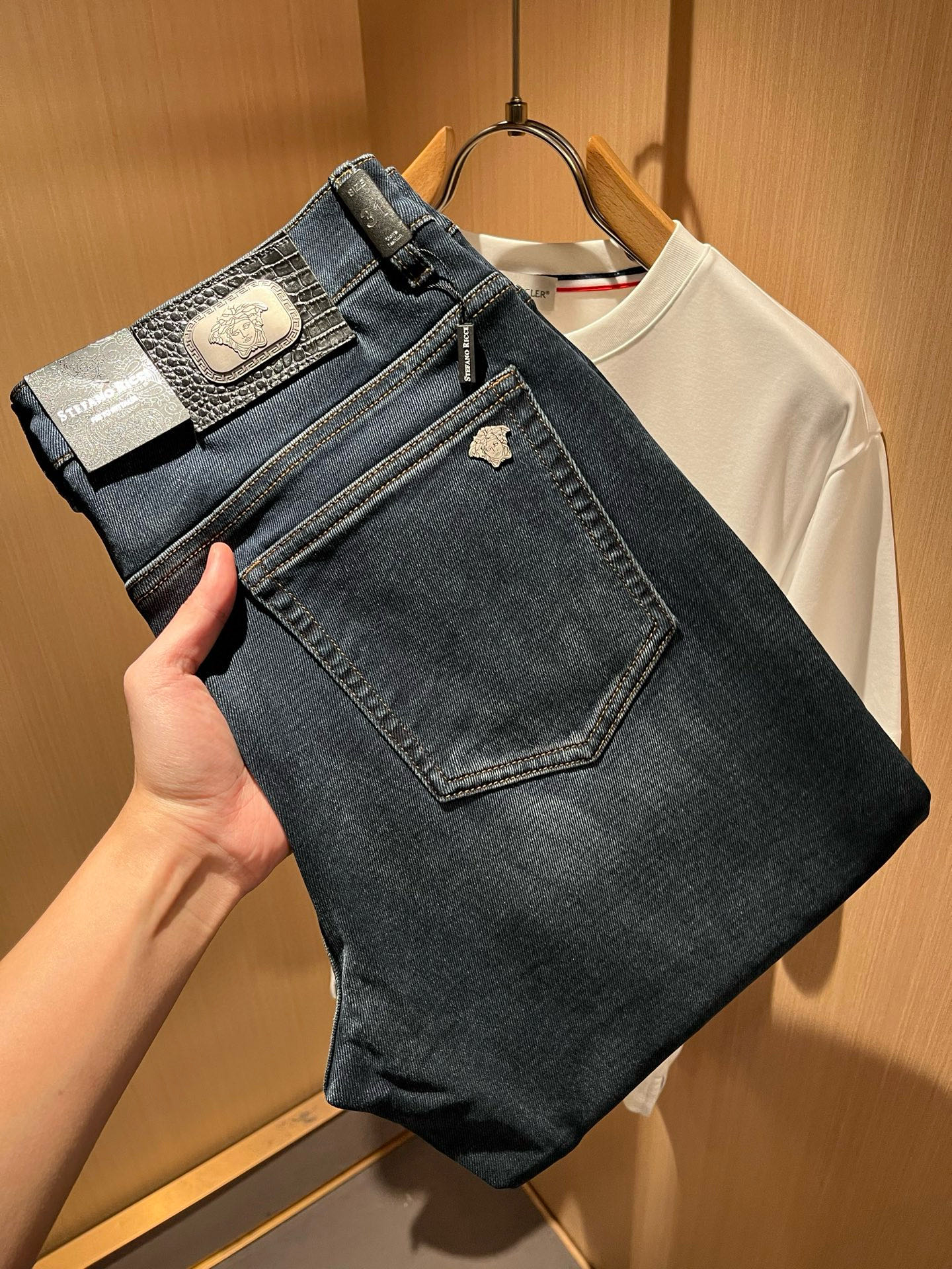 Versa*e范*哲 2026春夏新款经典男士休闲牛仔裤、代工厂出品，出口欧美订单，官柜同步发售！！客供