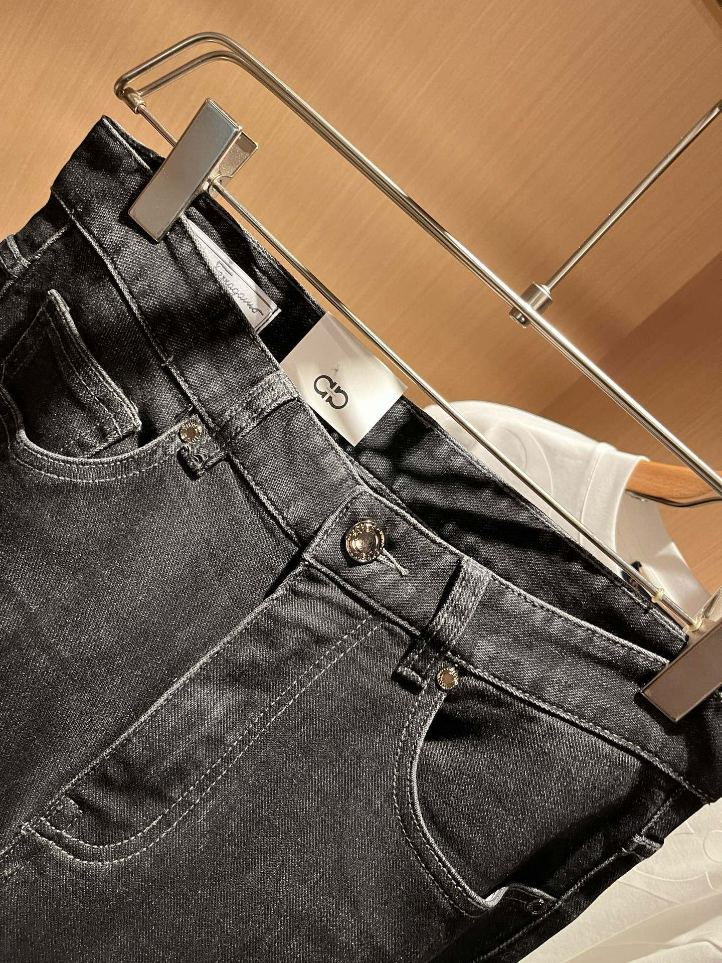 Ferraga*mo菲拉*慕2026春夏新款男款休闲小直筒牛仔裤 原单品质，原单品质高端时尚休闲水洗牛仔