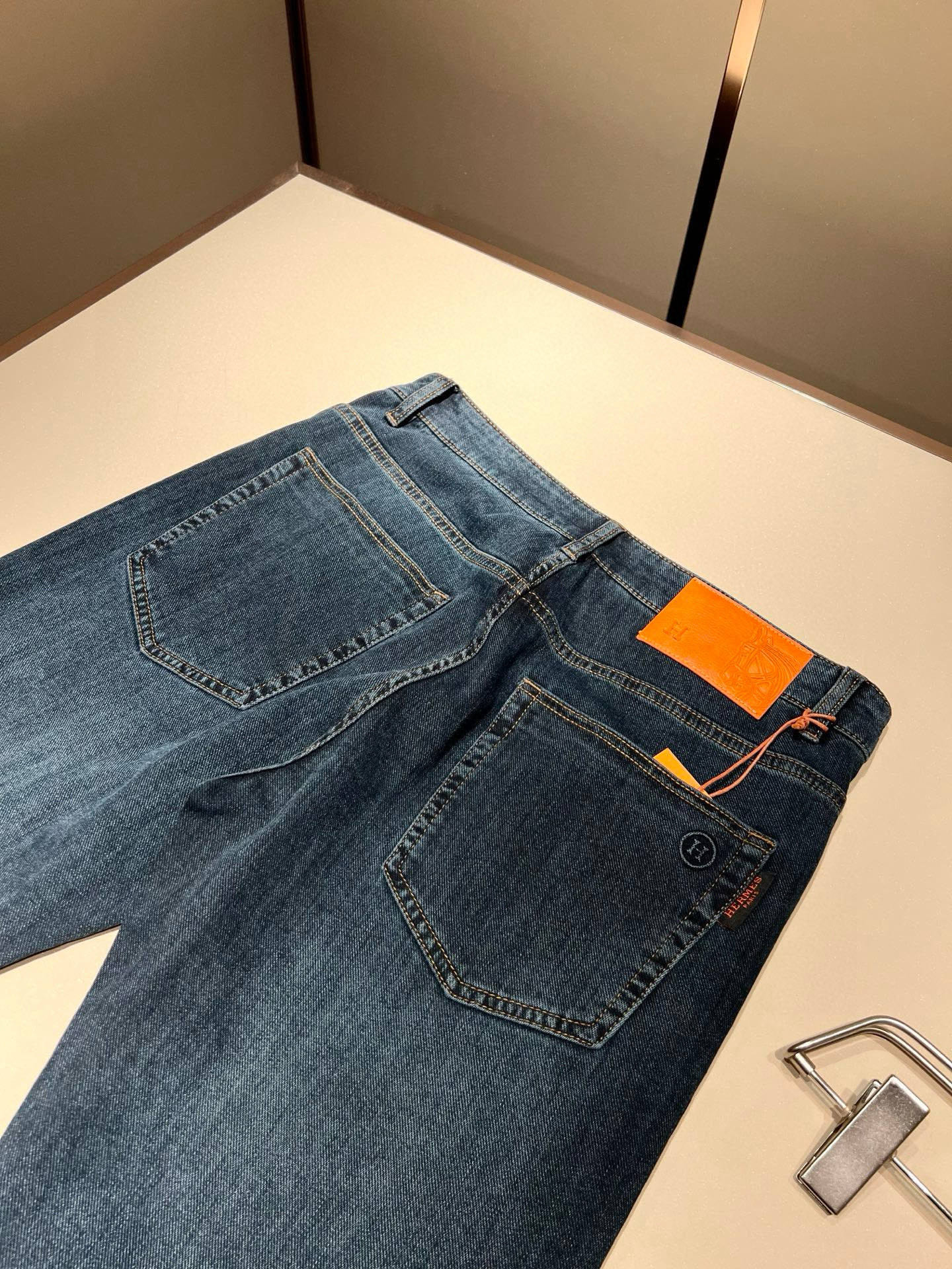 HERM*S 爱*仕 2026春夏男士高端丹宁水洗小直筒牛仔裤 海外贸易公司渠道订单 ！男士修身直筒牛仔
