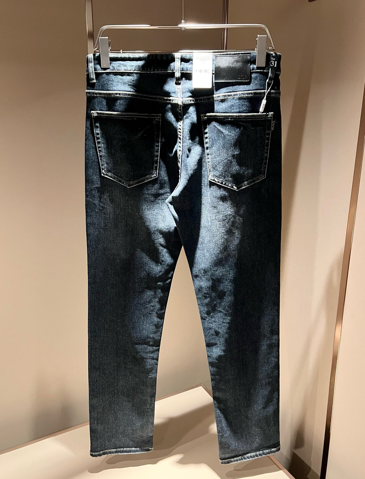 Dio*r 迪家 秋冬男士水洗小直筒牛仔裤！贸易公司渠道牛货，品相超赞，时尚圈万能的百搭裤王，欧美街拍中