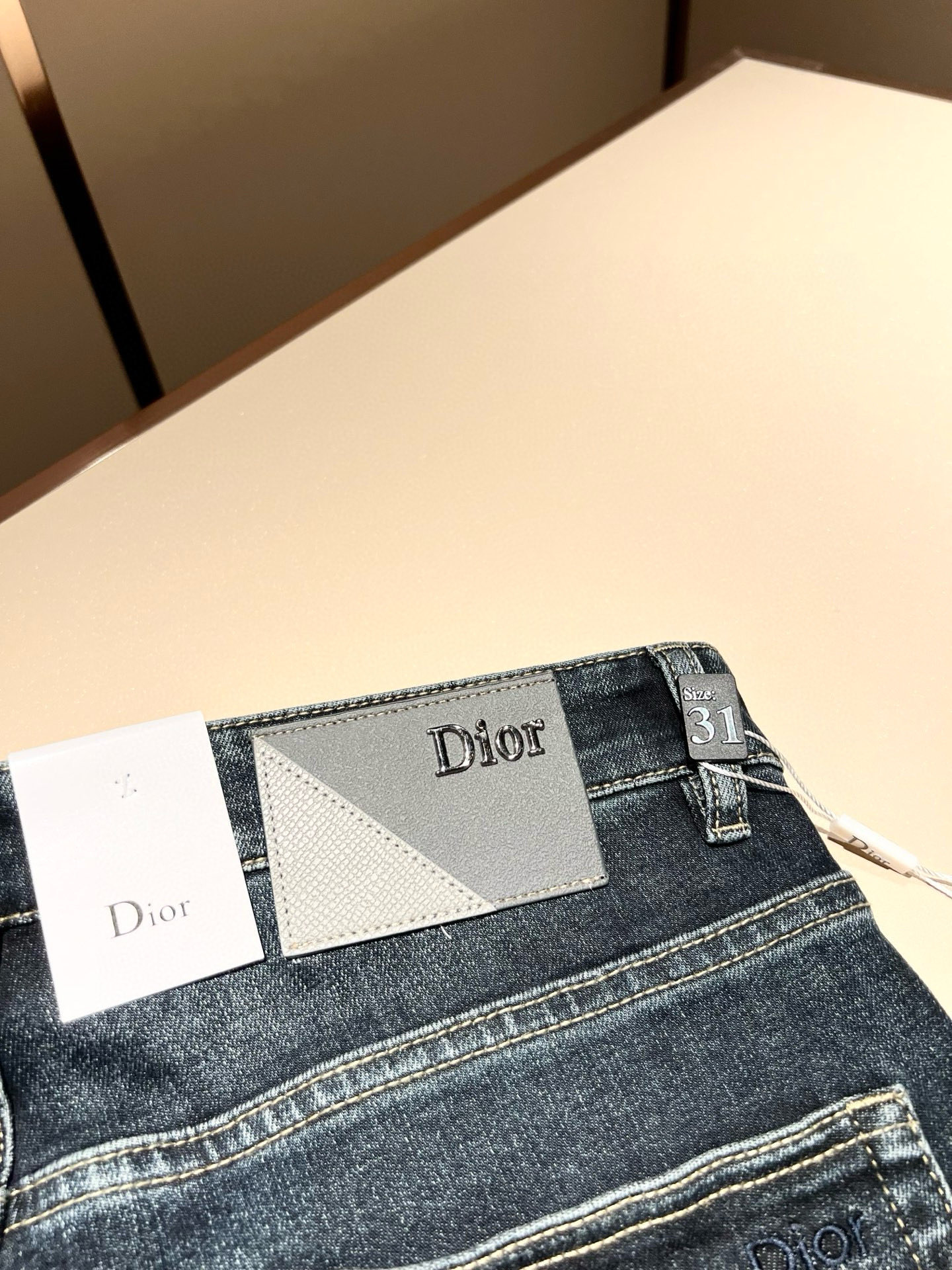 Dio*r 迪家 2026春夏男士水洗小直筒牛仔裤！贸易公司渠道牛货，品相超赞，时尚圈万能的百搭裤王，欧