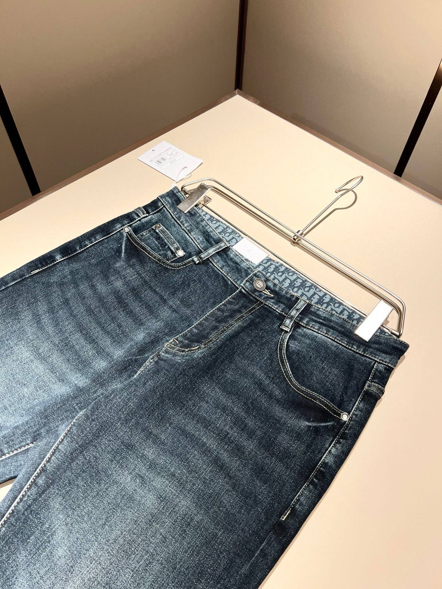 Dio*r 迪家 2026春夏男士水洗小直筒牛仔裤！贸易公司渠道牛货，品相超赞，时尚圈万能的百搭裤王，欧