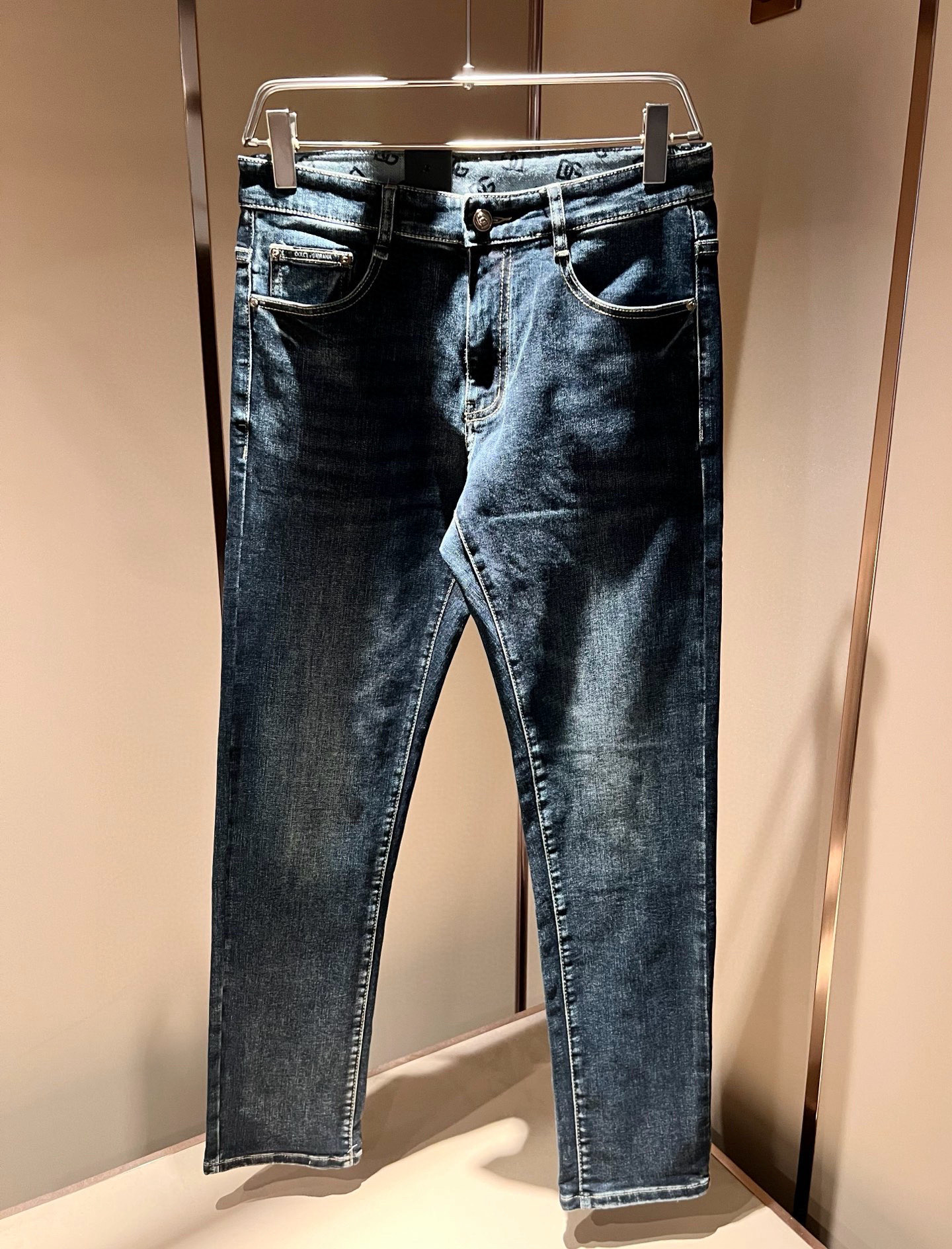 Dolce & 杜嘉*纳 2026春夏新品牛仔裤，水洗处理自然不易变形脱色、立体剪裁完美塑形面料质舒适柔