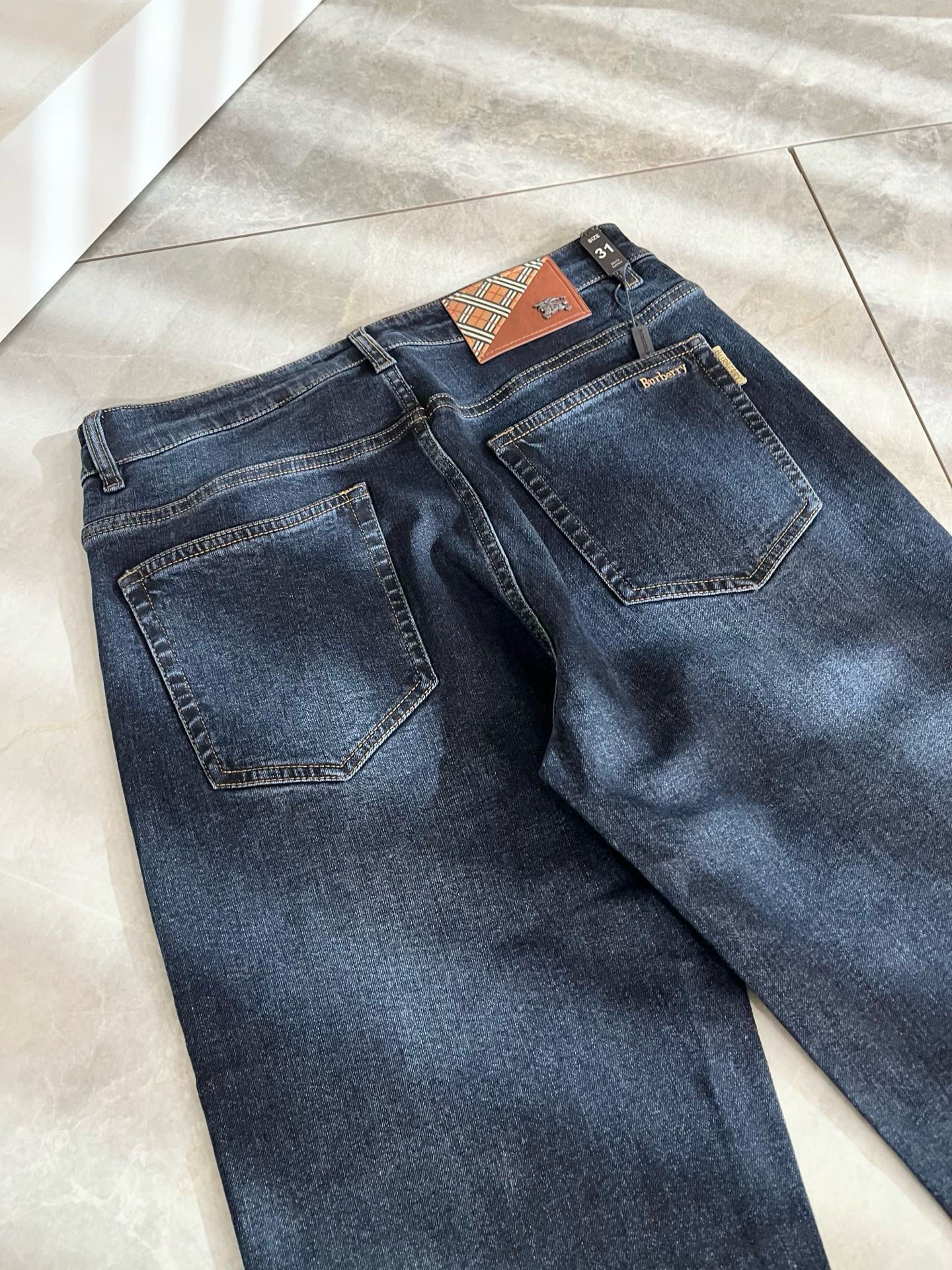 Guc*古奇 2026春夏新品男士高端休闲百搭四季通勤修身剪裁牛仔裤！对于粉丝来说，这样大气的经典设计足