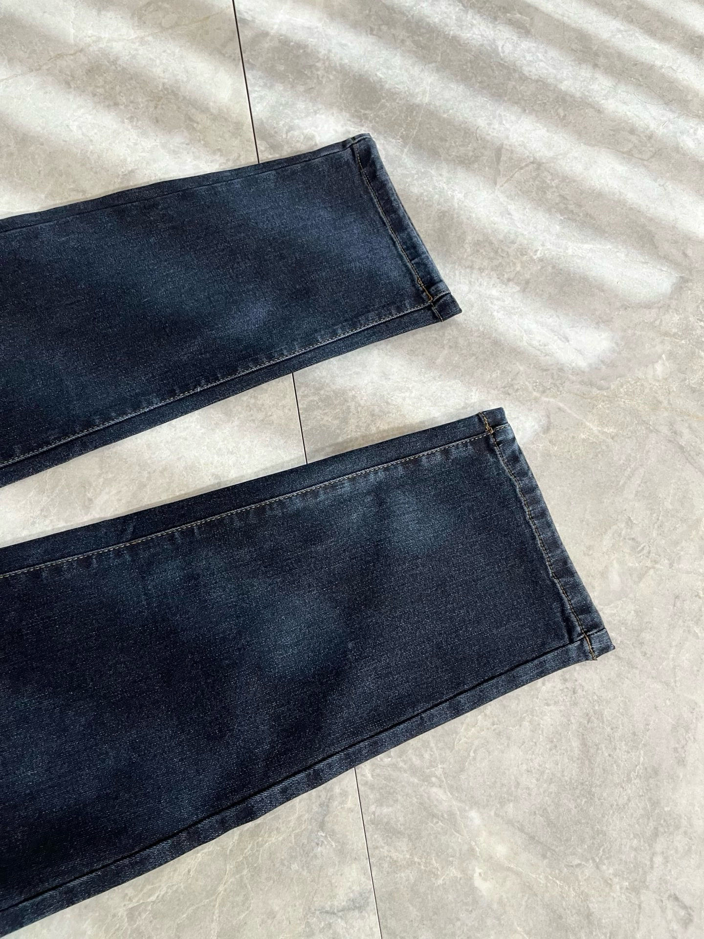 Guc*古奇 2026春夏新品男士高端休闲百搭四季通勤修身剪裁牛仔裤！对于粉丝来说，这样大气的经典设计足