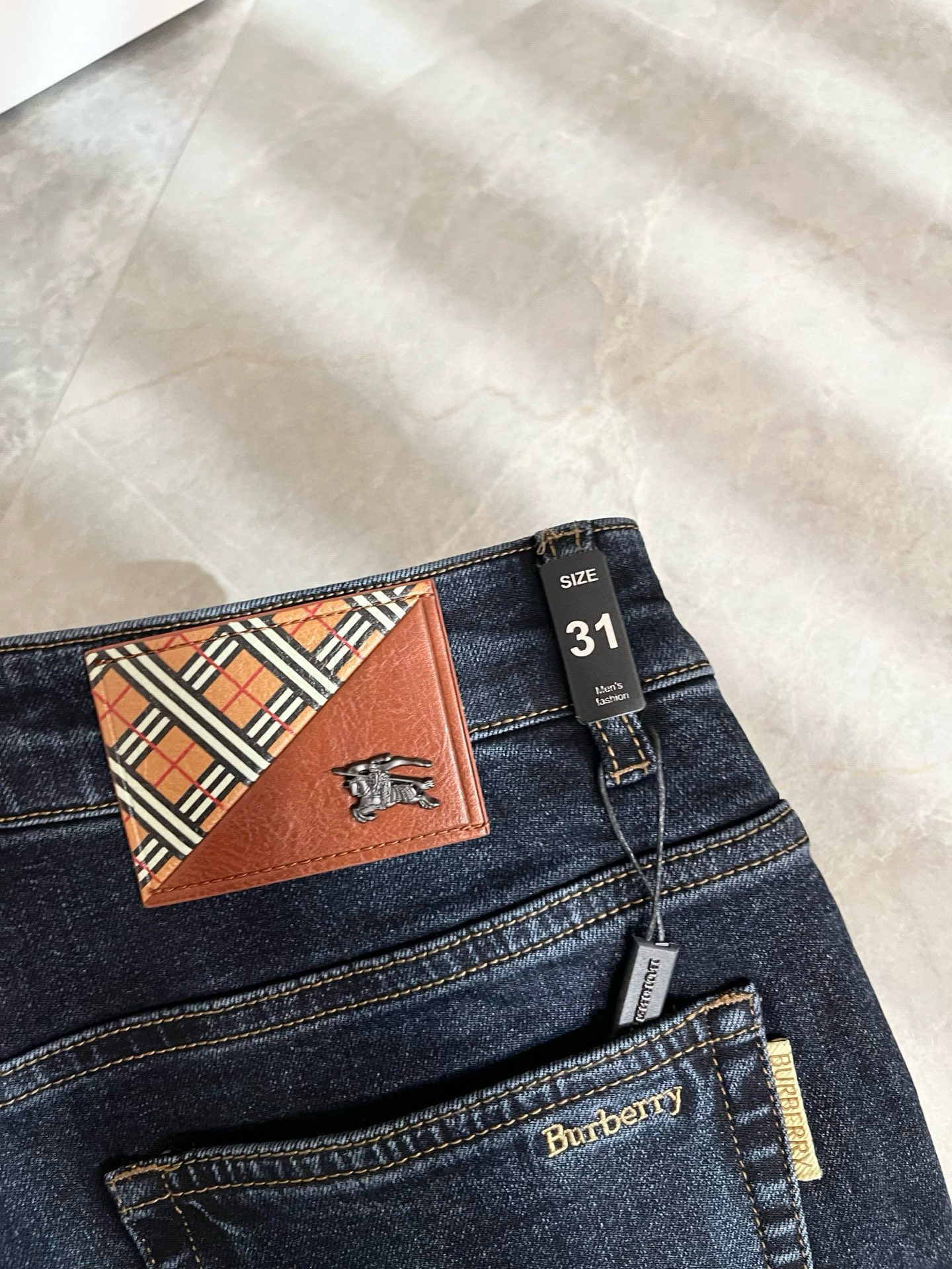 Guc*古奇 2026春夏新品男士高端休闲百搭四季通勤修身剪裁牛仔裤！对于粉丝来说，这样大气的经典设计足