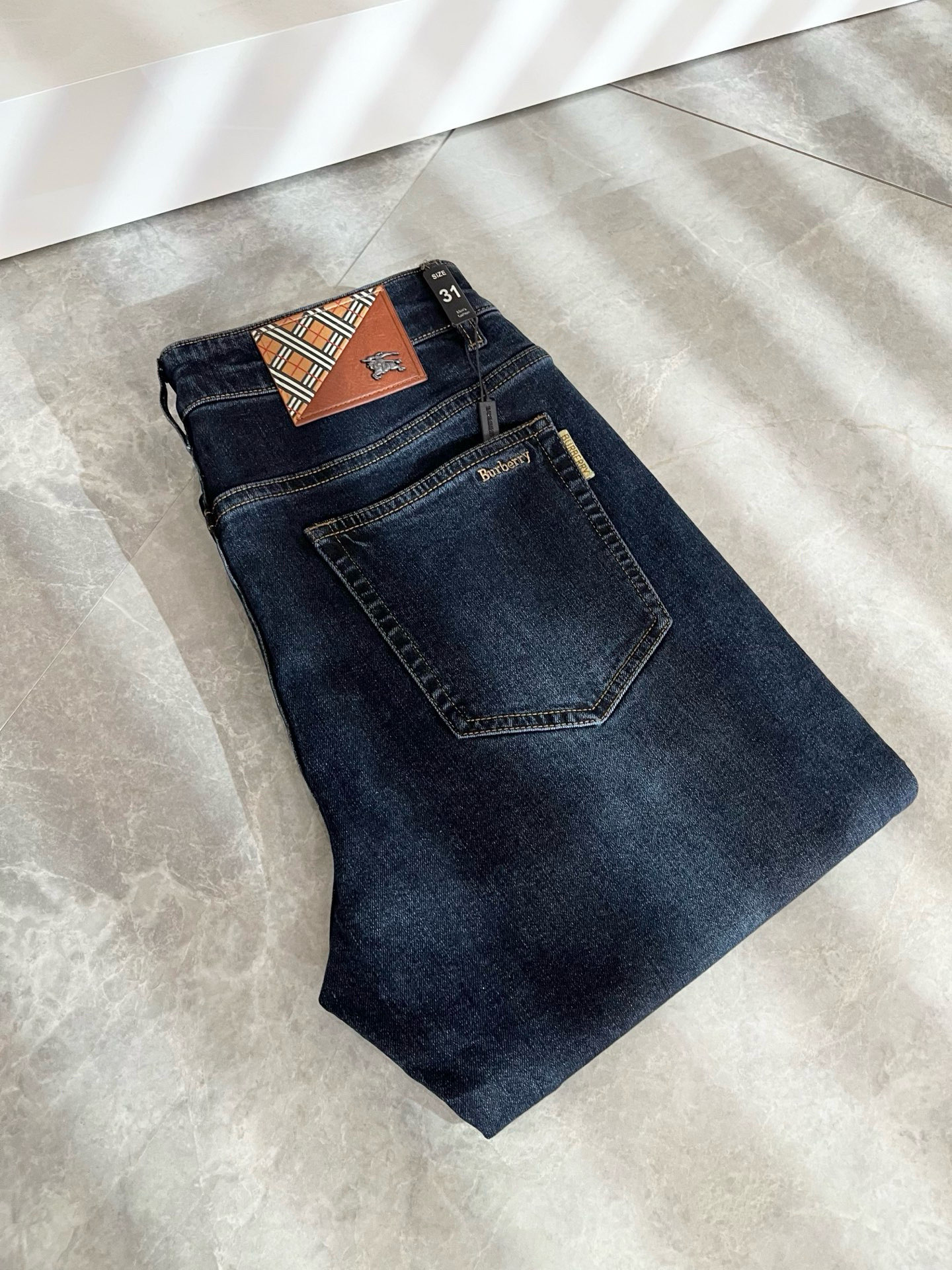 Guc*古奇 2026春夏新品男士高端休闲百搭四季通勤修身剪裁牛仔裤！对于粉丝来说，这样大气的经典设计足