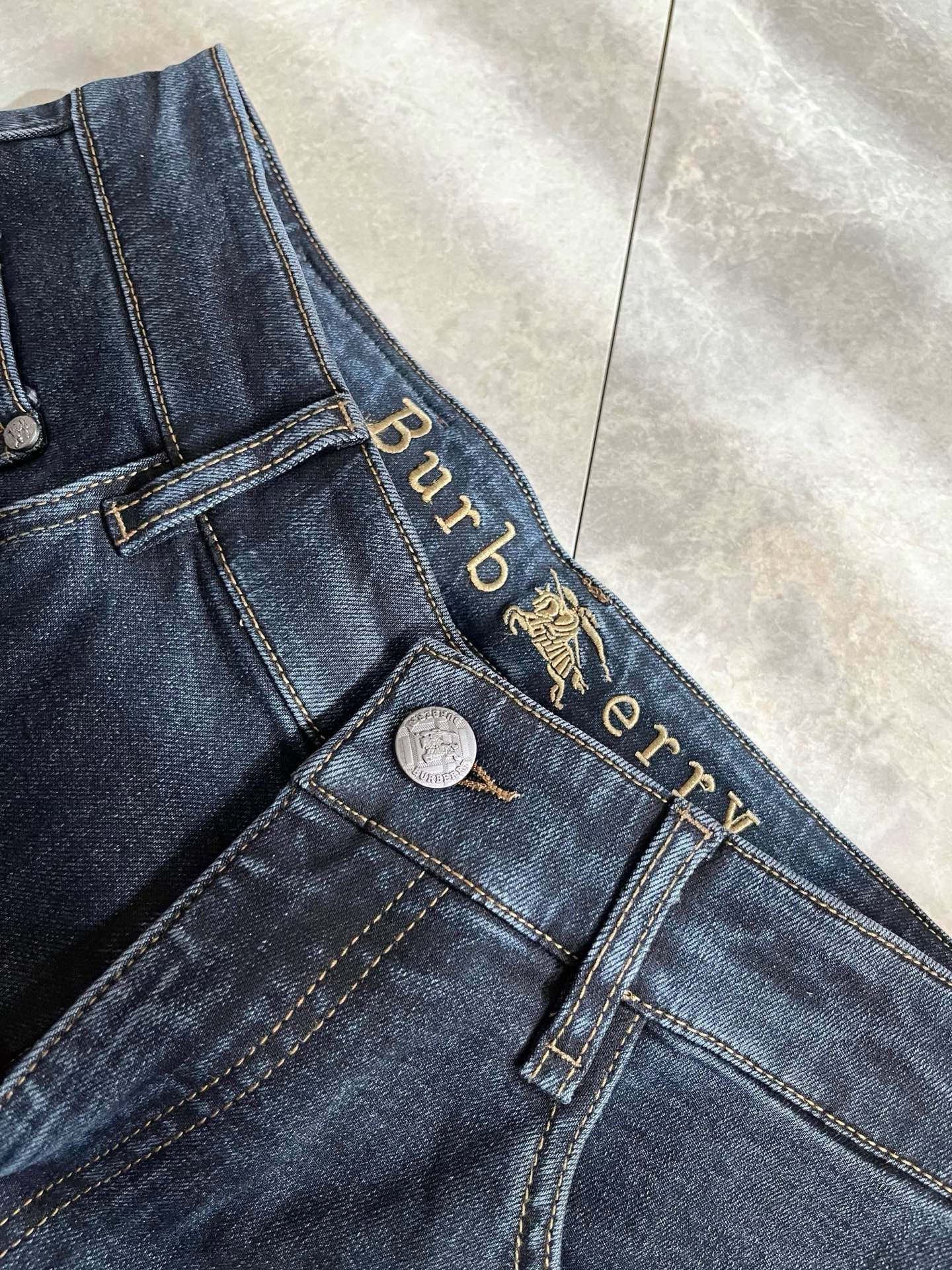 Guc*古奇 2026春夏新品男士高端休闲百搭四季通勤修身剪裁牛仔裤！对于粉丝来说，这样大气的经典设计足