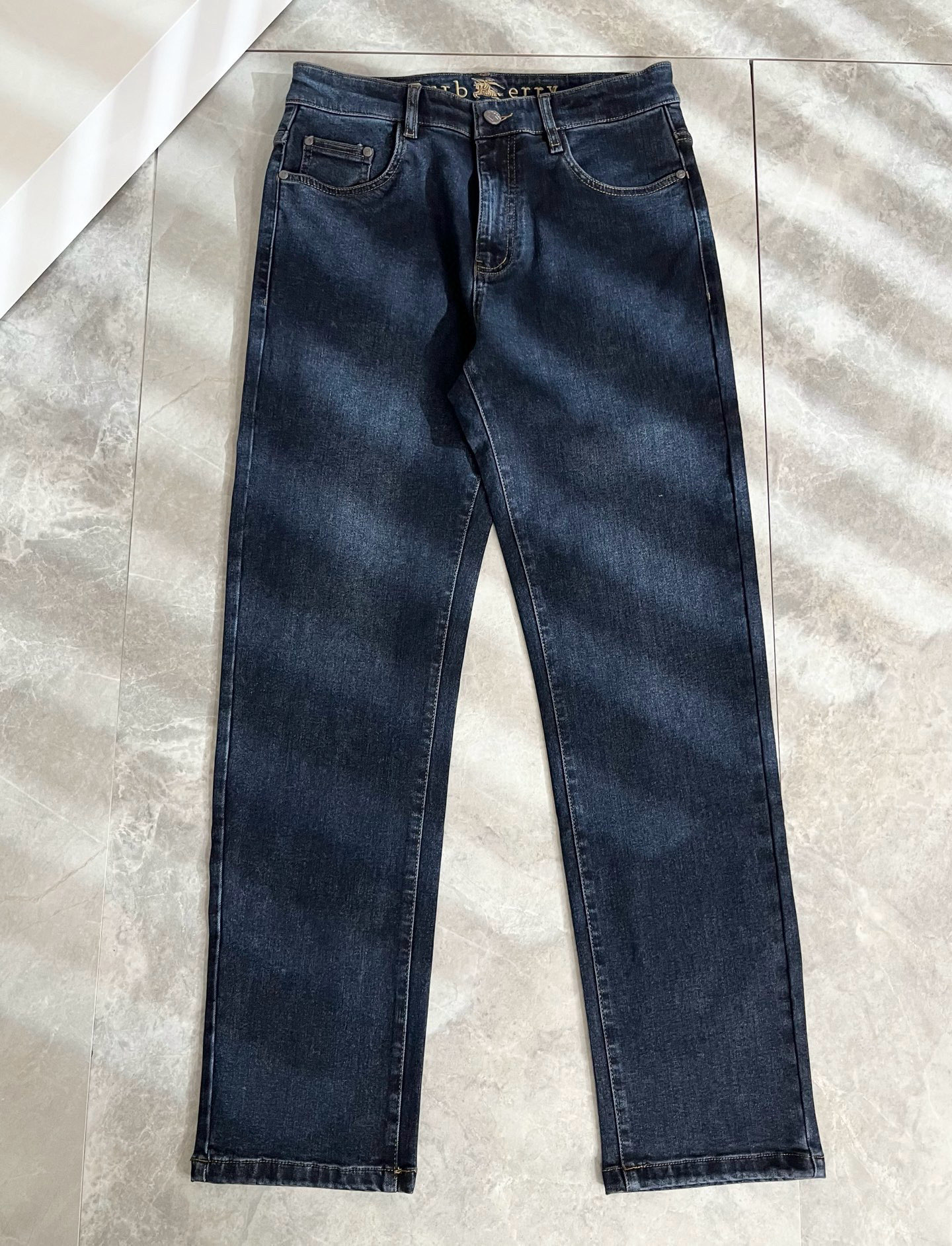 Guc*古奇 2026春夏新品男士高端休闲百搭四季通勤修身剪裁牛仔裤！对于粉丝来说，这样大气的经典设计足