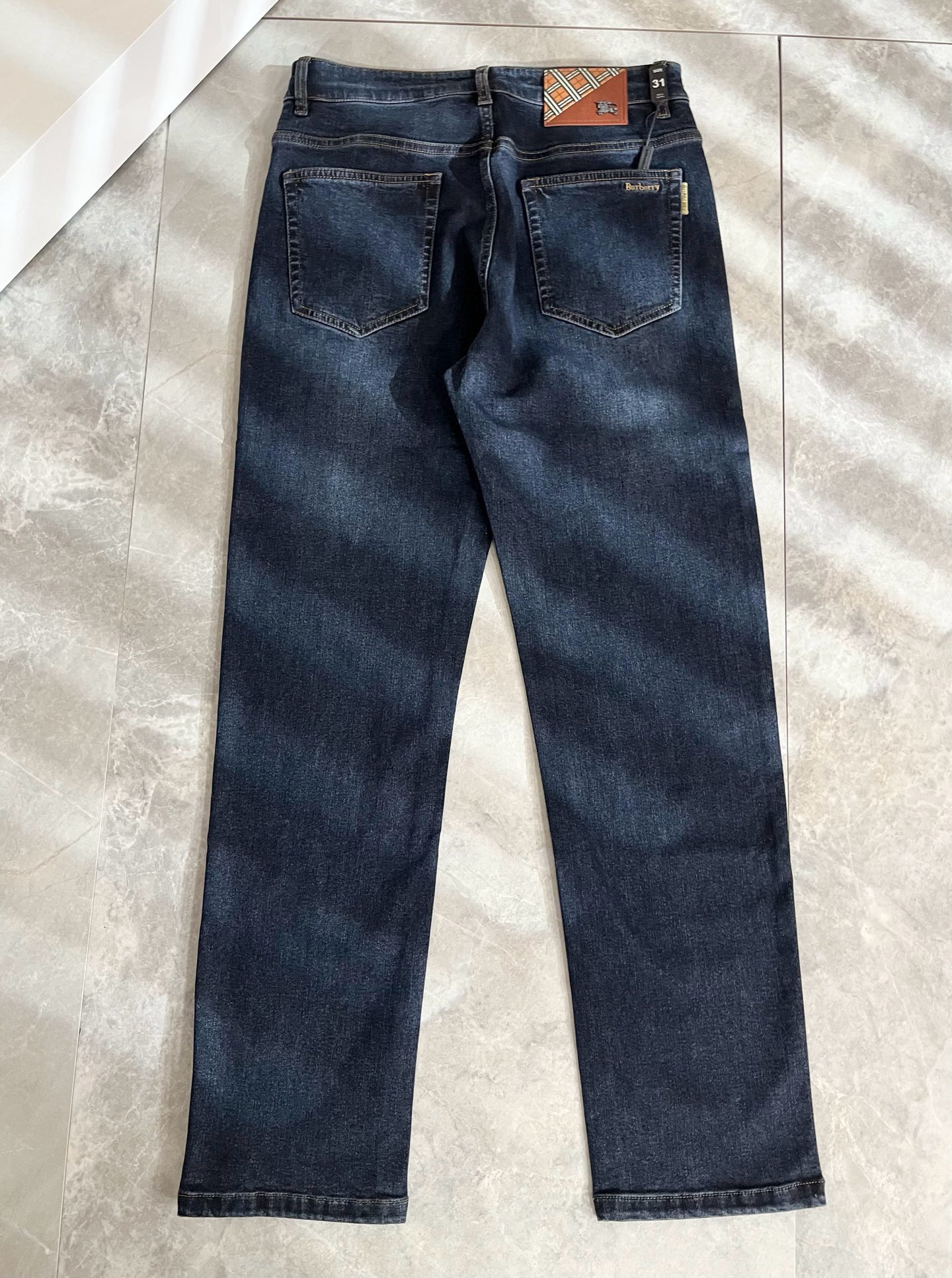 Guc*古奇 2026春夏新品男士高端休闲百搭四季通勤修身剪裁牛仔裤！对于粉丝来说，这样大气的经典设计足