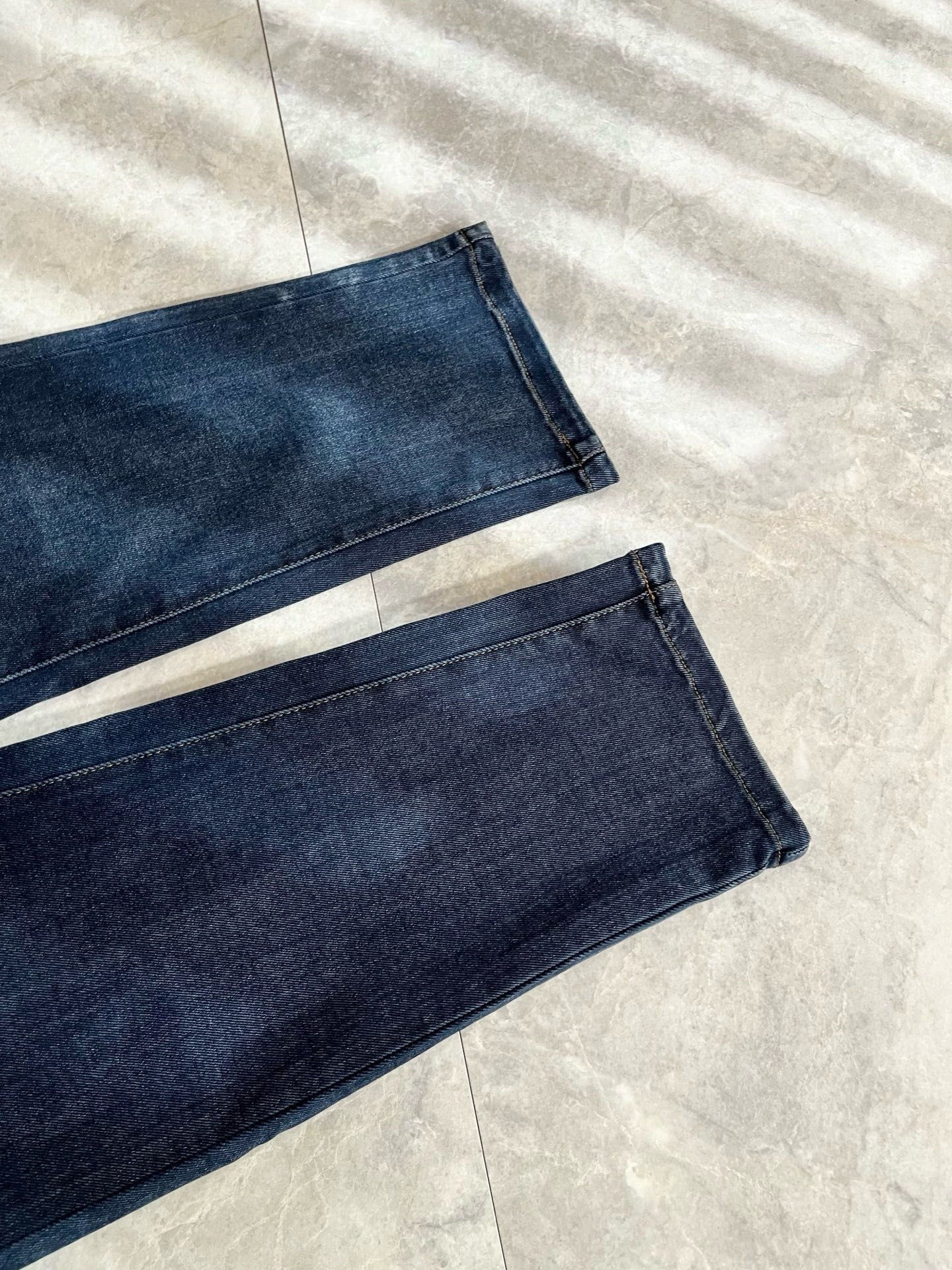 Guc*古奇 2026春夏新品男士高端休闲百搭四季通勤修身剪裁牛仔裤！对于粉丝来说，这样大气的经典设计足