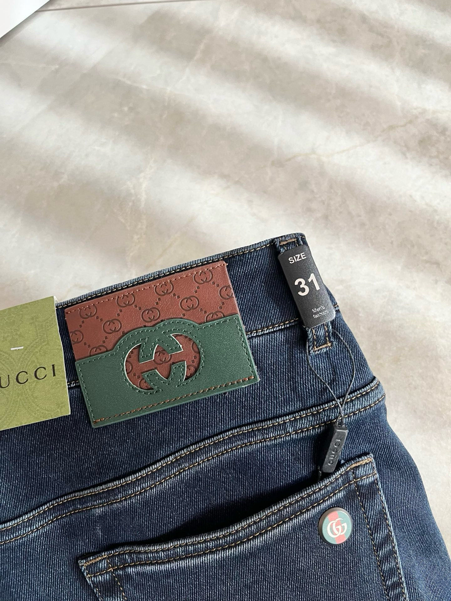 Guc*古奇 2026春夏新品男士高端休闲百搭四季通勤修身剪裁牛仔裤！对于粉丝来说，这样大气的经典设计足