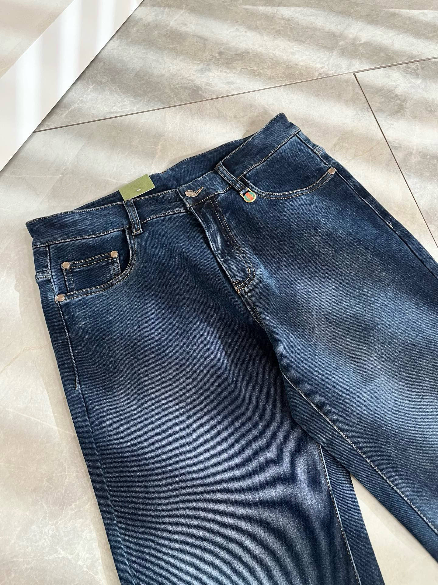 Guc*古奇 2026春夏新品男士高端休闲百搭四季通勤修身剪裁牛仔裤！对于粉丝来说，这样大气的经典设计足