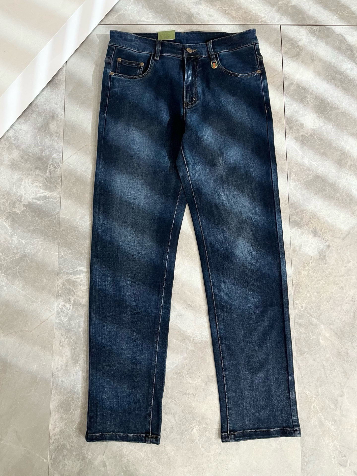 Guc*古奇 2026春夏新品男士高端休闲百搭四季通勤修身剪裁牛仔裤！对于粉丝来说，这样大气的经典设计足