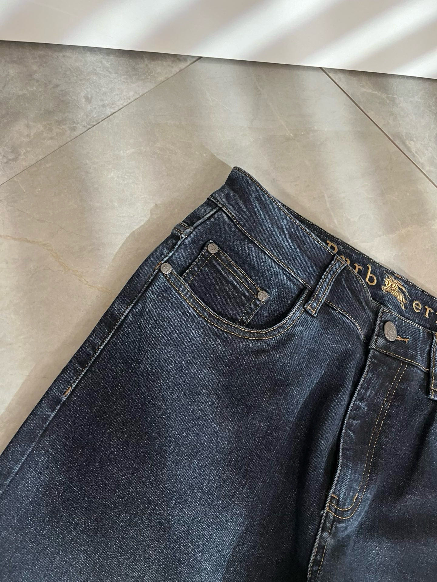 Guc*古奇 2026春夏新品男士高端休闲百搭四季通勤修身剪裁牛仔裤！对于粉丝来说，这样大气的经典设计足