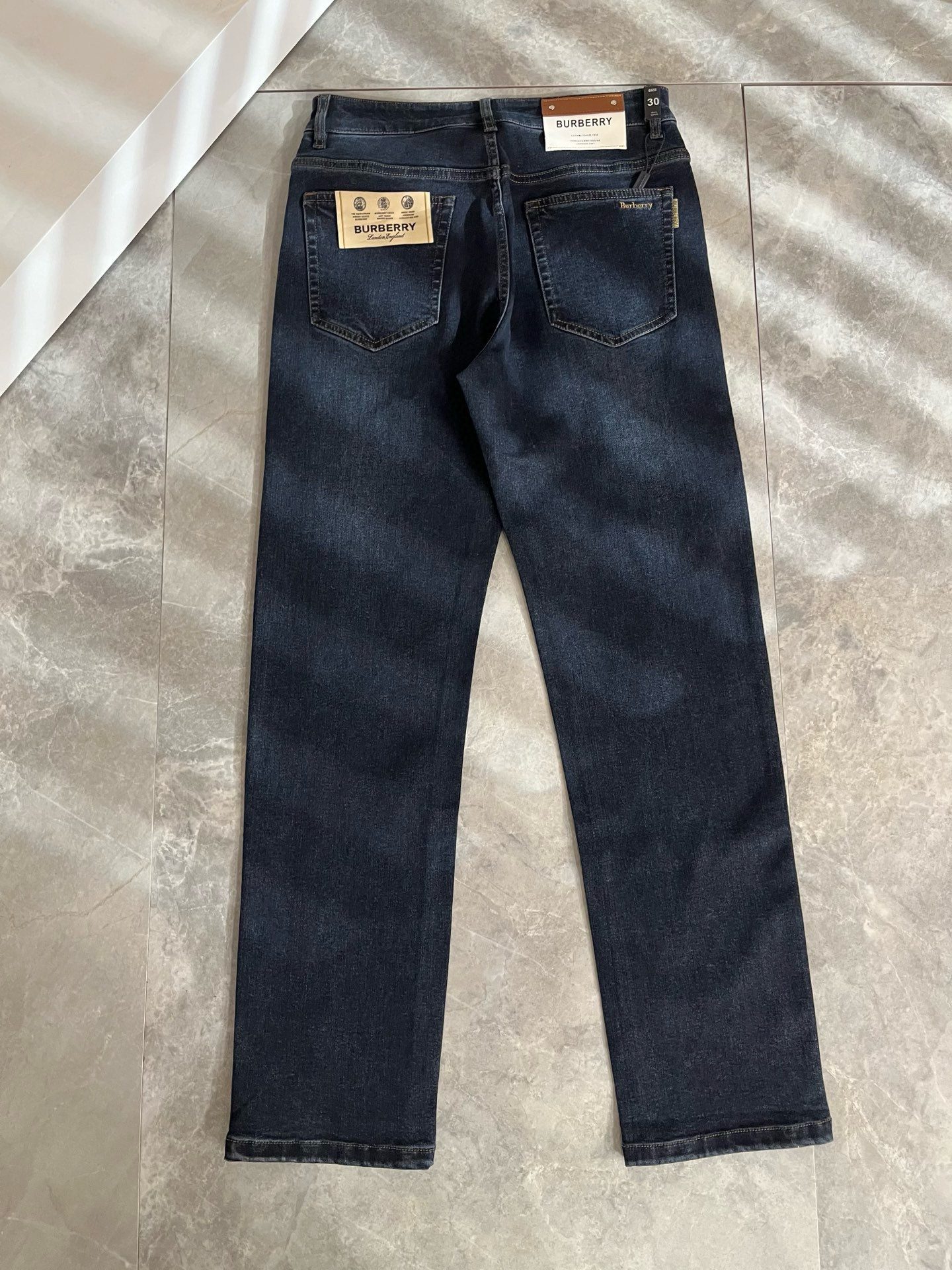 Guc*古奇 2026春夏新品男士高端休闲百搭四季通勤修身剪裁牛仔裤！对于粉丝来说，这样大气的经典设计足