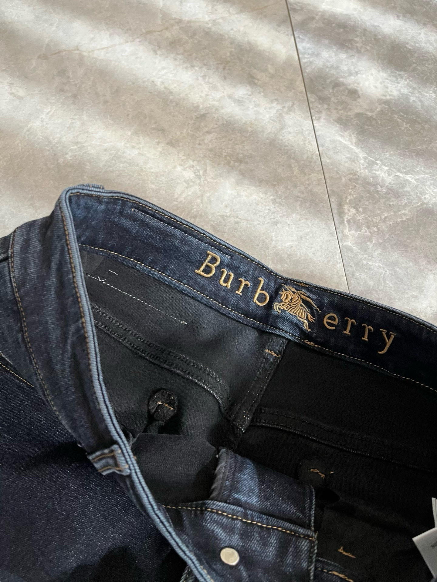 Guc*古奇 2026春夏新品男士高端休闲百搭四季通勤修身剪裁牛仔裤！对于粉丝来说，这样大气的经典设计足