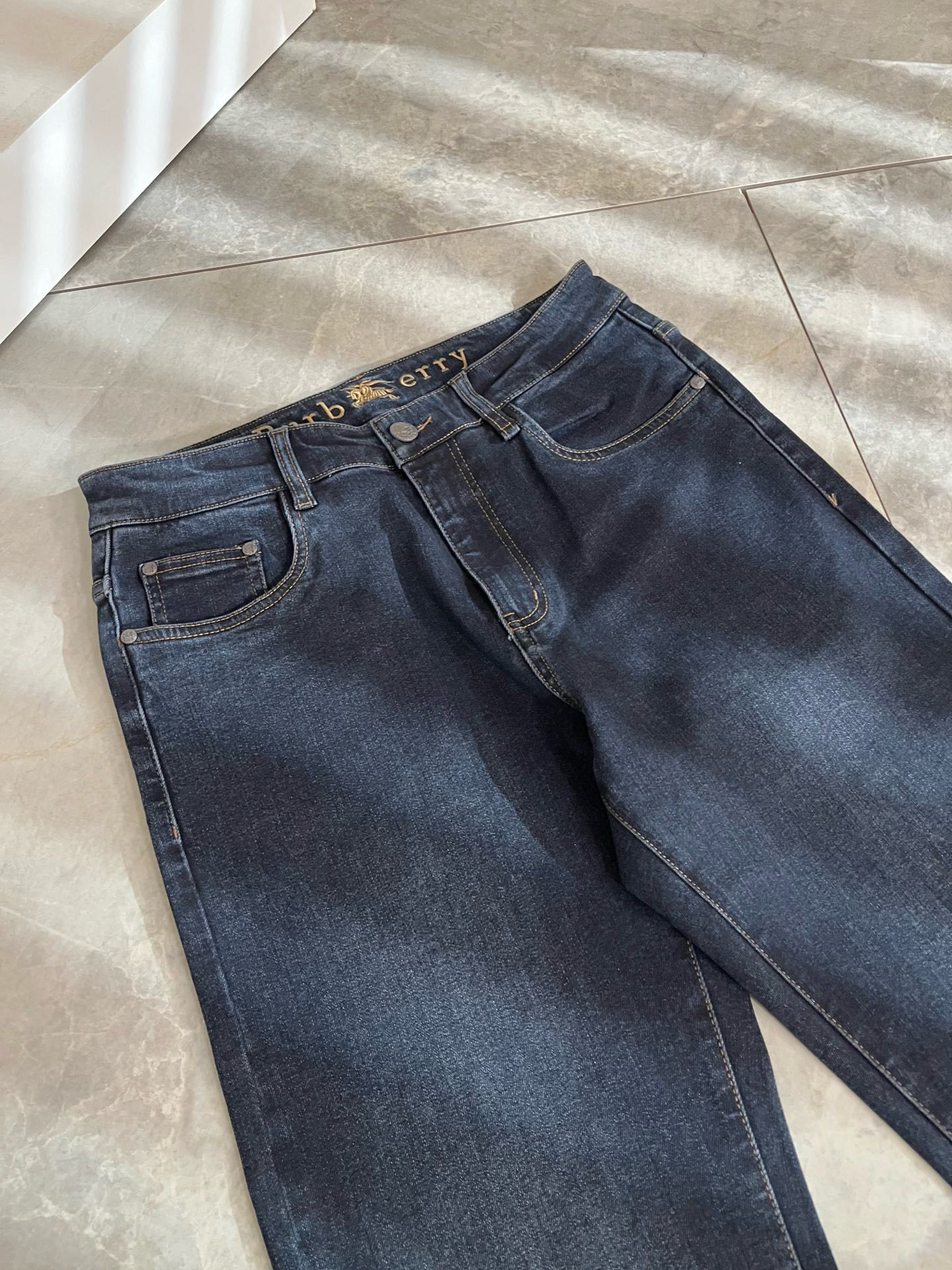 Guc*古奇 2026春夏新品男士高端休闲百搭四季通勤修身剪裁牛仔裤！对于粉丝来说，这样大气的经典设计足