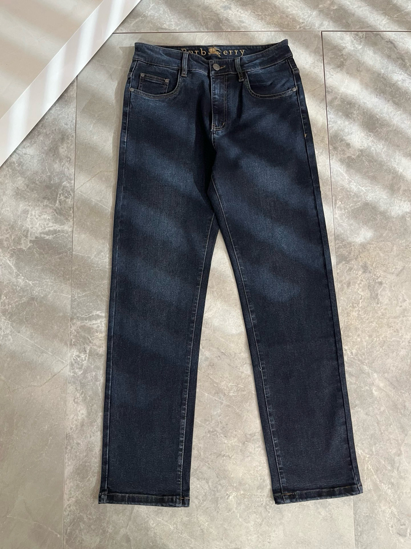 Guc*古奇 2026春夏新品男士高端休闲百搭四季通勤修身剪裁牛仔裤！对于粉丝来说，这样大气的经典设计足