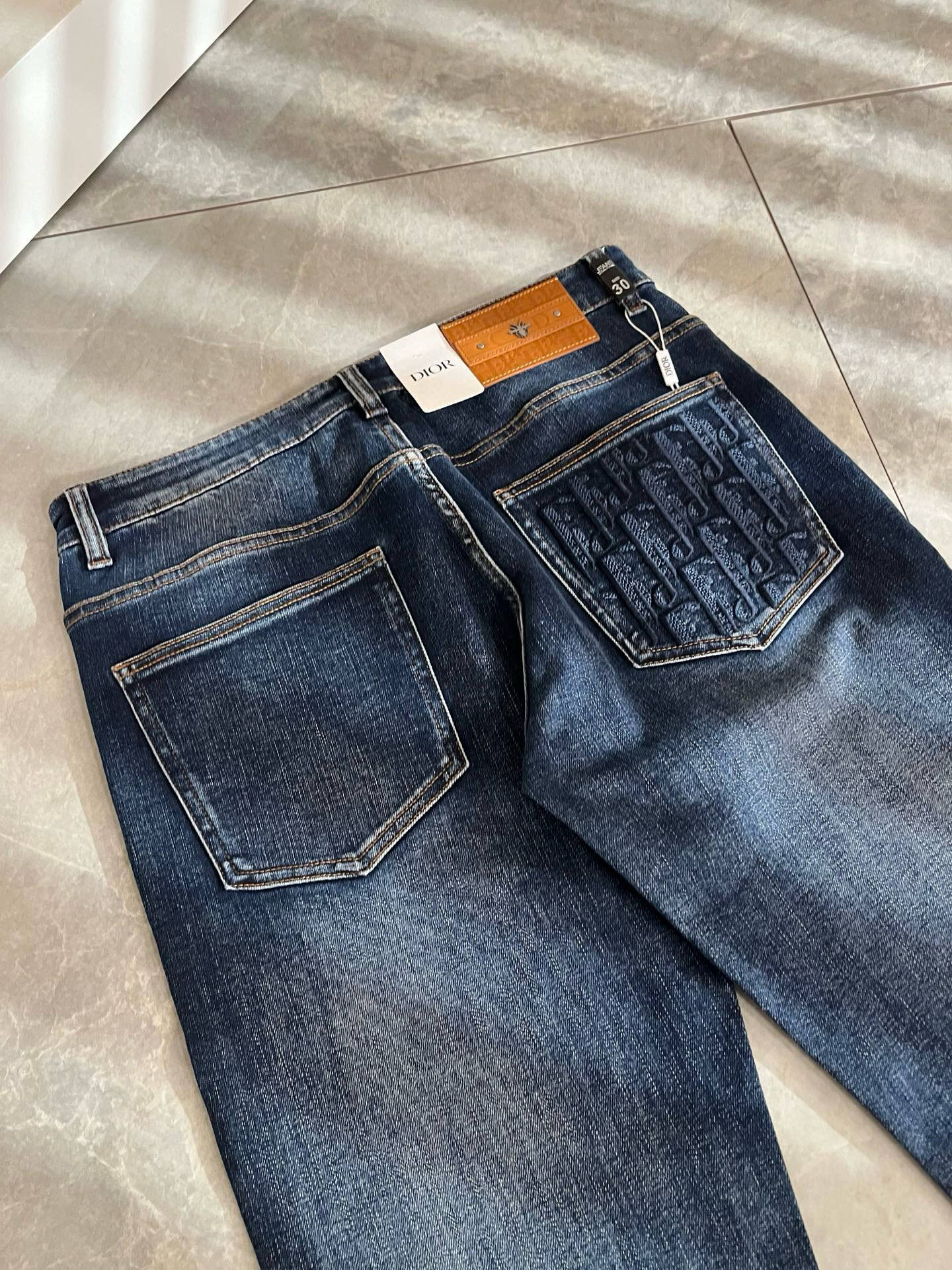 Dio*r 迪家 2026春夏男士水洗小直筒牛仔裤！贸易公司渠道牛货，品相超赞，时尚圈万能的百搭裤王，欧