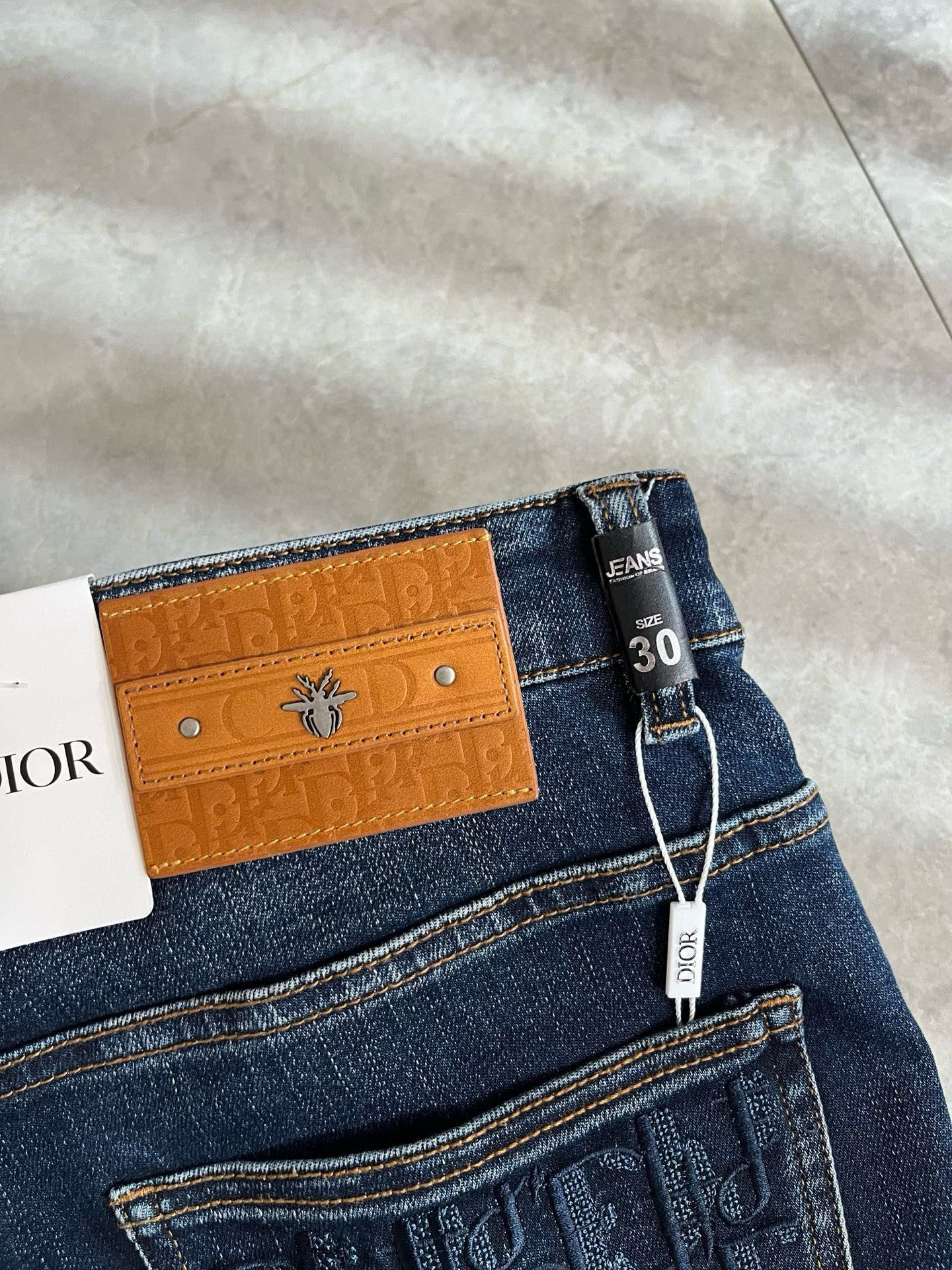 Dio*r 迪家 2026春夏男士水洗小直筒牛仔裤！贸易公司渠道牛货，品相超赞，时尚圈万能的百搭裤王，欧