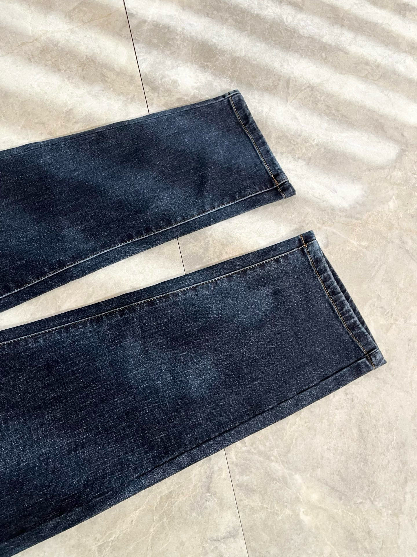 Dolce & 杜嘉*纳 2026春夏新品牛仔裤，水洗处理自然不易变形脱色、立体剪裁完美塑形面料质舒适柔