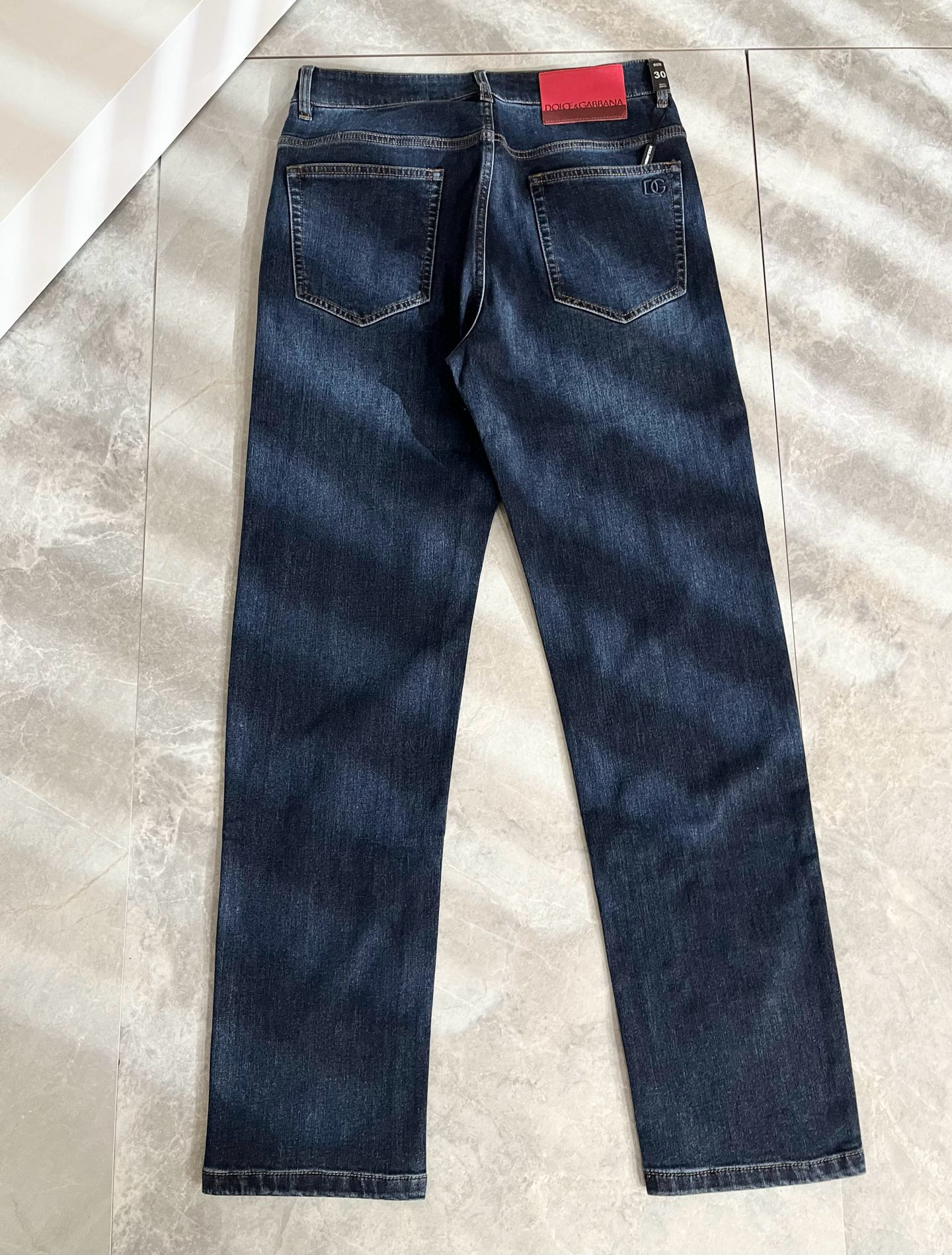 Dolce & 杜嘉*纳 2026春夏新品牛仔裤，水洗处理自然不易变形脱色、立体剪裁完美塑形面料质舒适柔